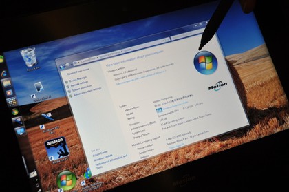 the motion cl900 is another next-generation atom tablet but the design stands out more than the spec