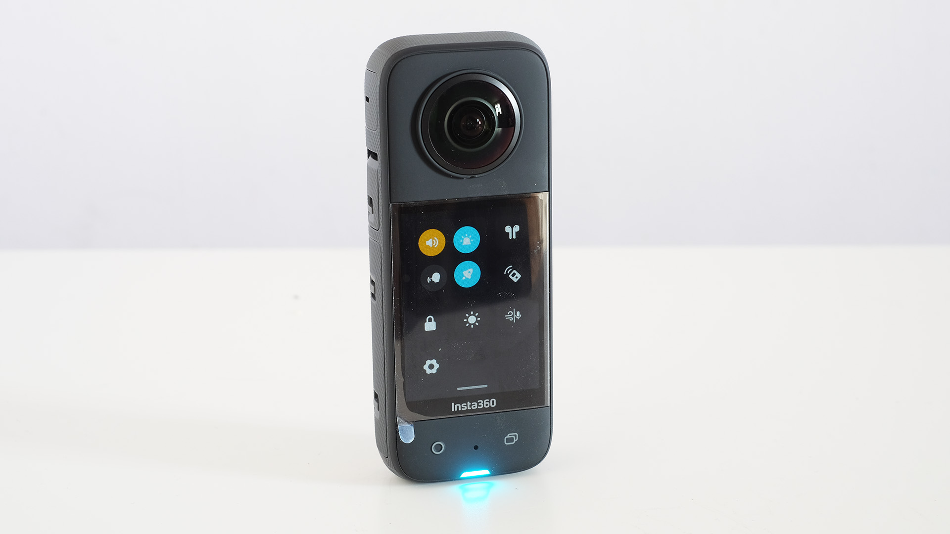 Insta360 X3 on white background main menu on touchscreen