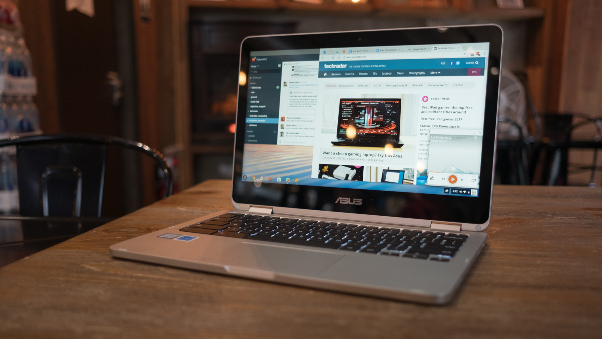 asus chromebook flip on a wooden table