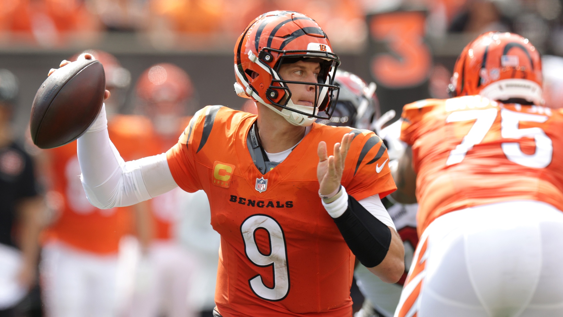 Cincinnati Bengals quarterback Joe Burrow throwing the ball
