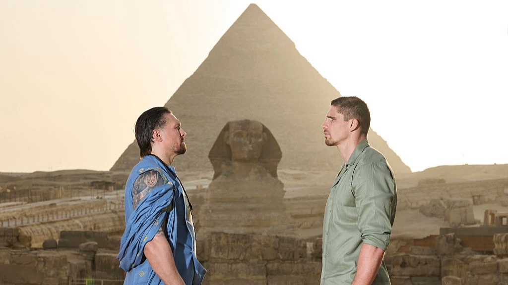 Oleksandr Usyk and Rico Verhoeven face off in front of the Pyramids of Giza, Egypt, before their world heavyweight title fight