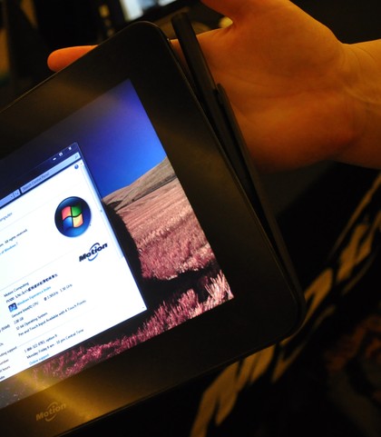 the motion cl900 is another next-generation atom tablet but the design stands out more than the spec