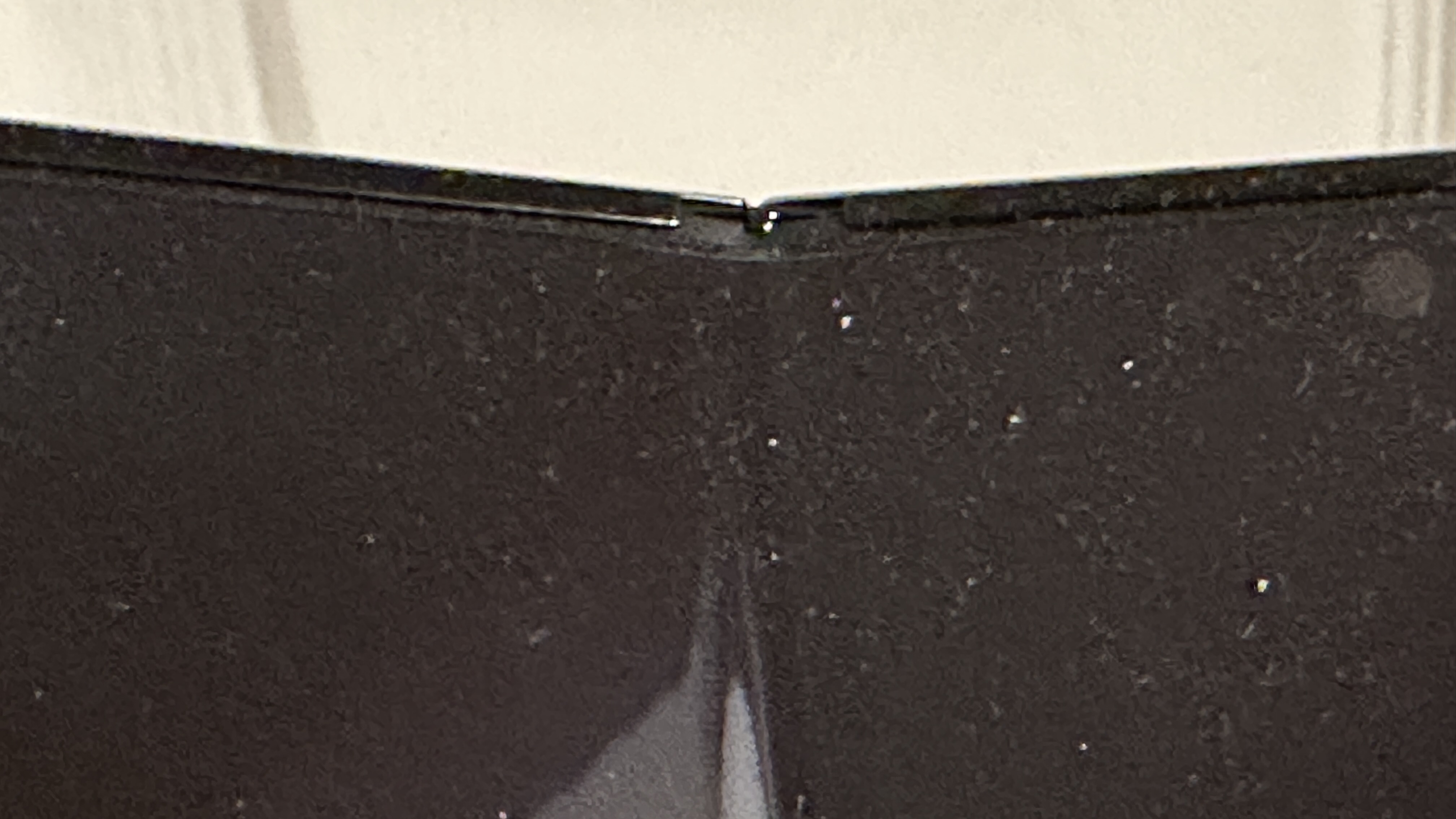 Dusty Samsung Galaxy Z Fold 4 screen