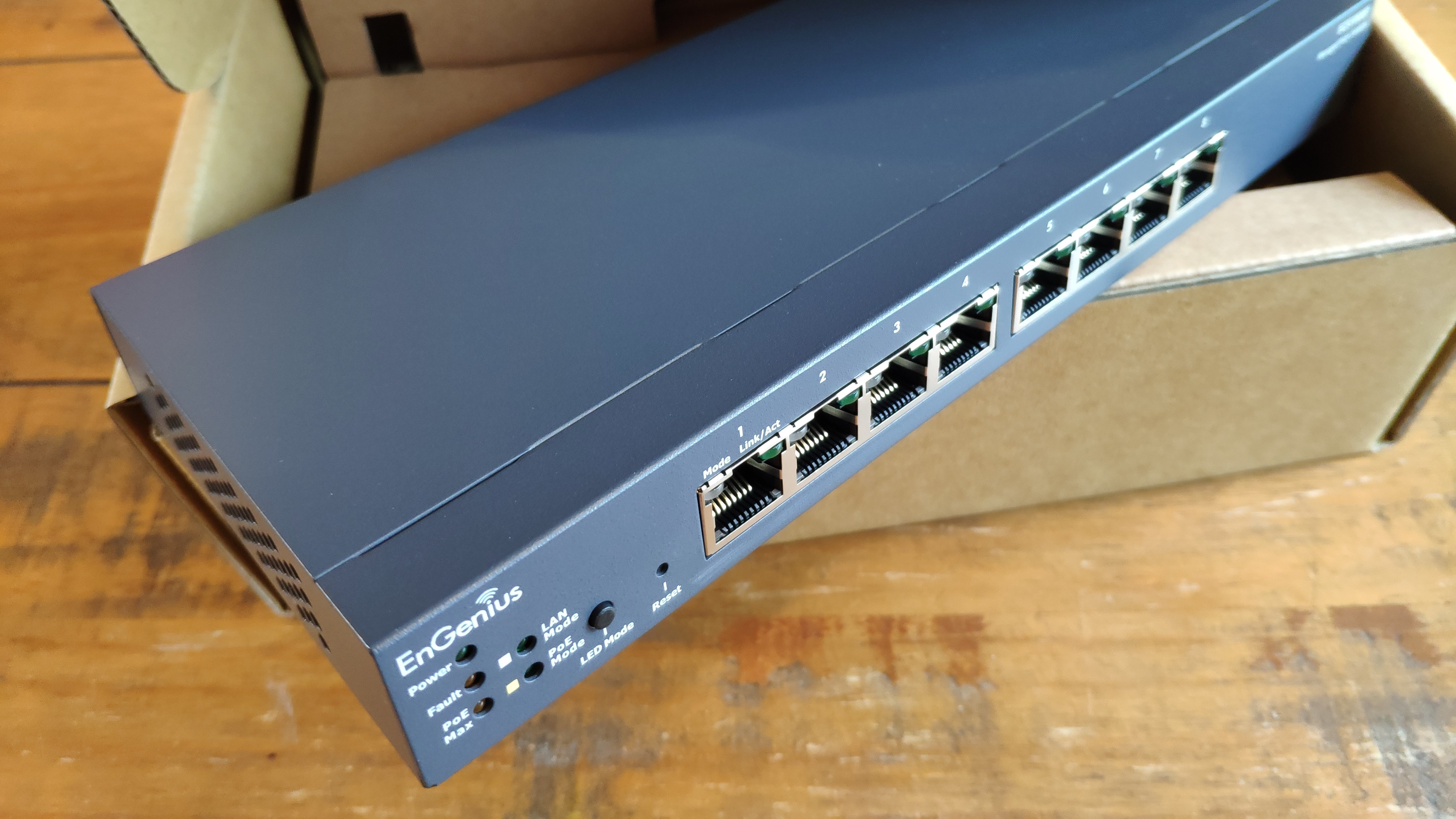 EnGenius Cloud ECS1008P