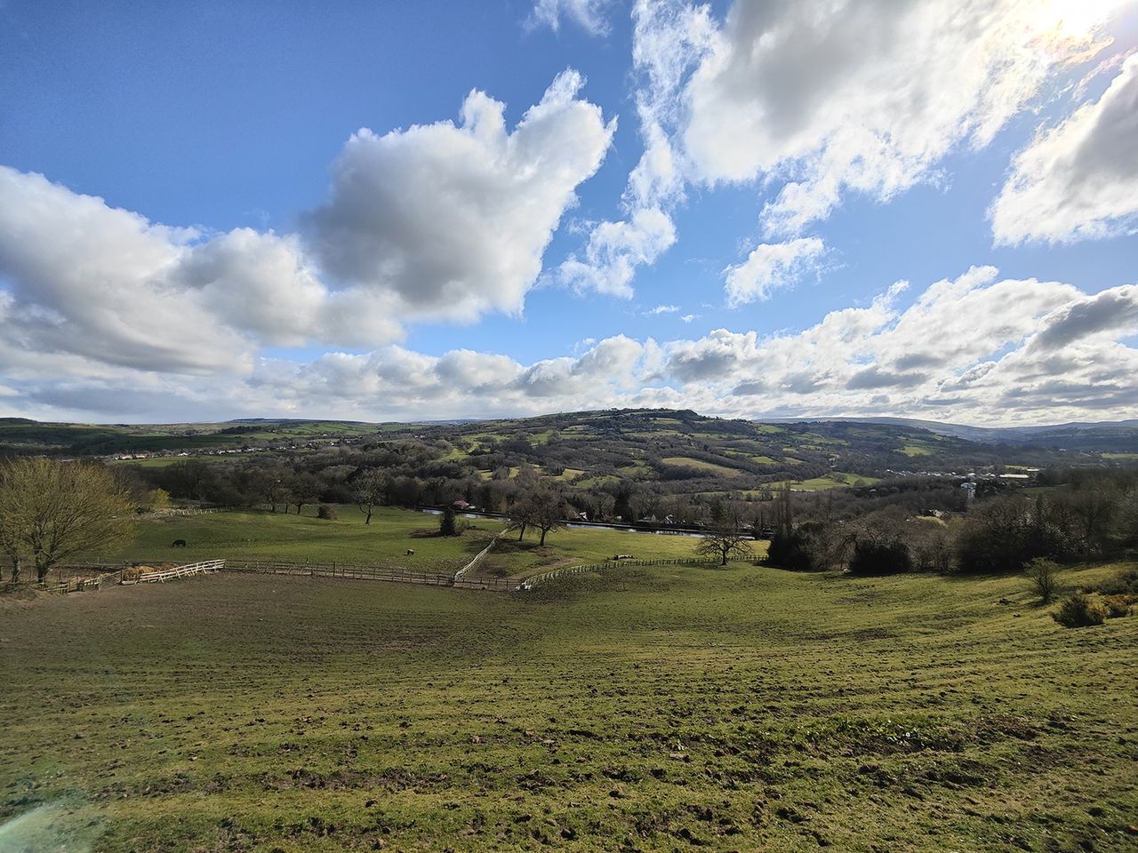 Oppo Find X5 camera samples showing a hilly landscape in ultrawide mode