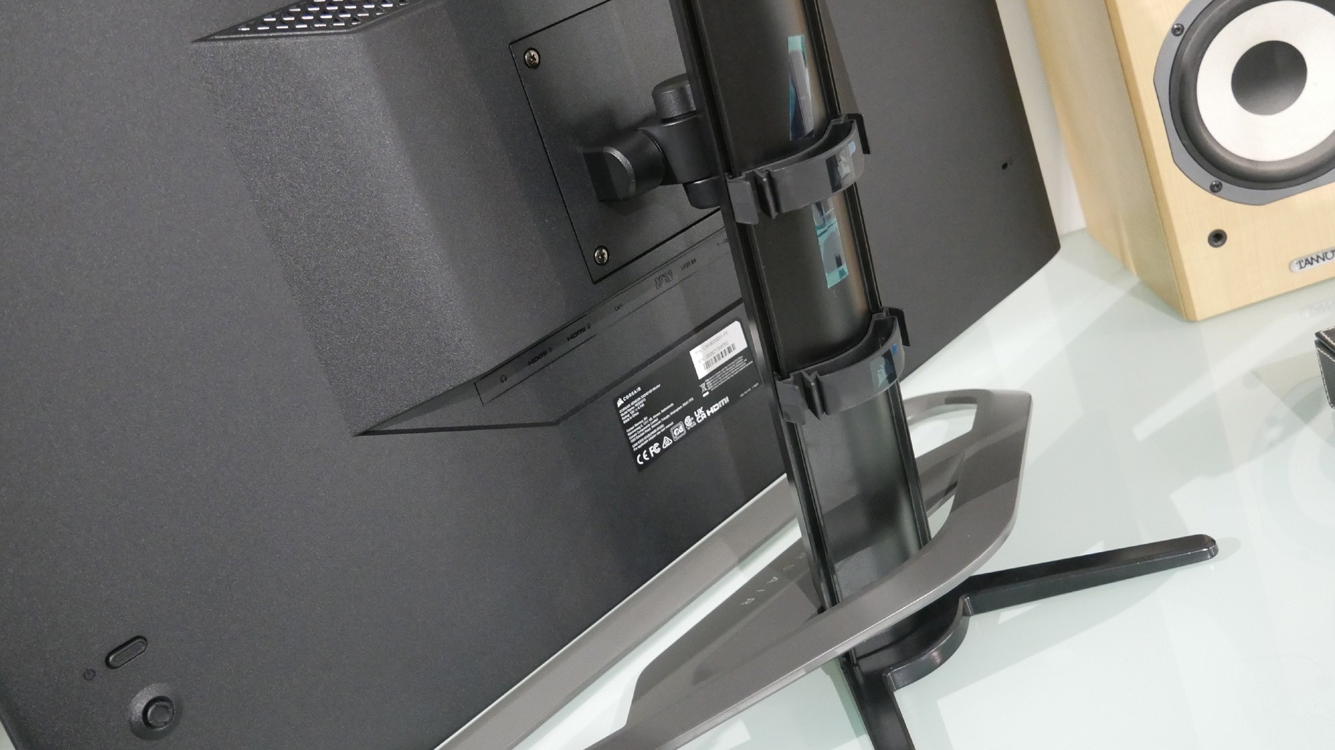 Corsair Xeneon 32QHD165's die-cast aluminium stand