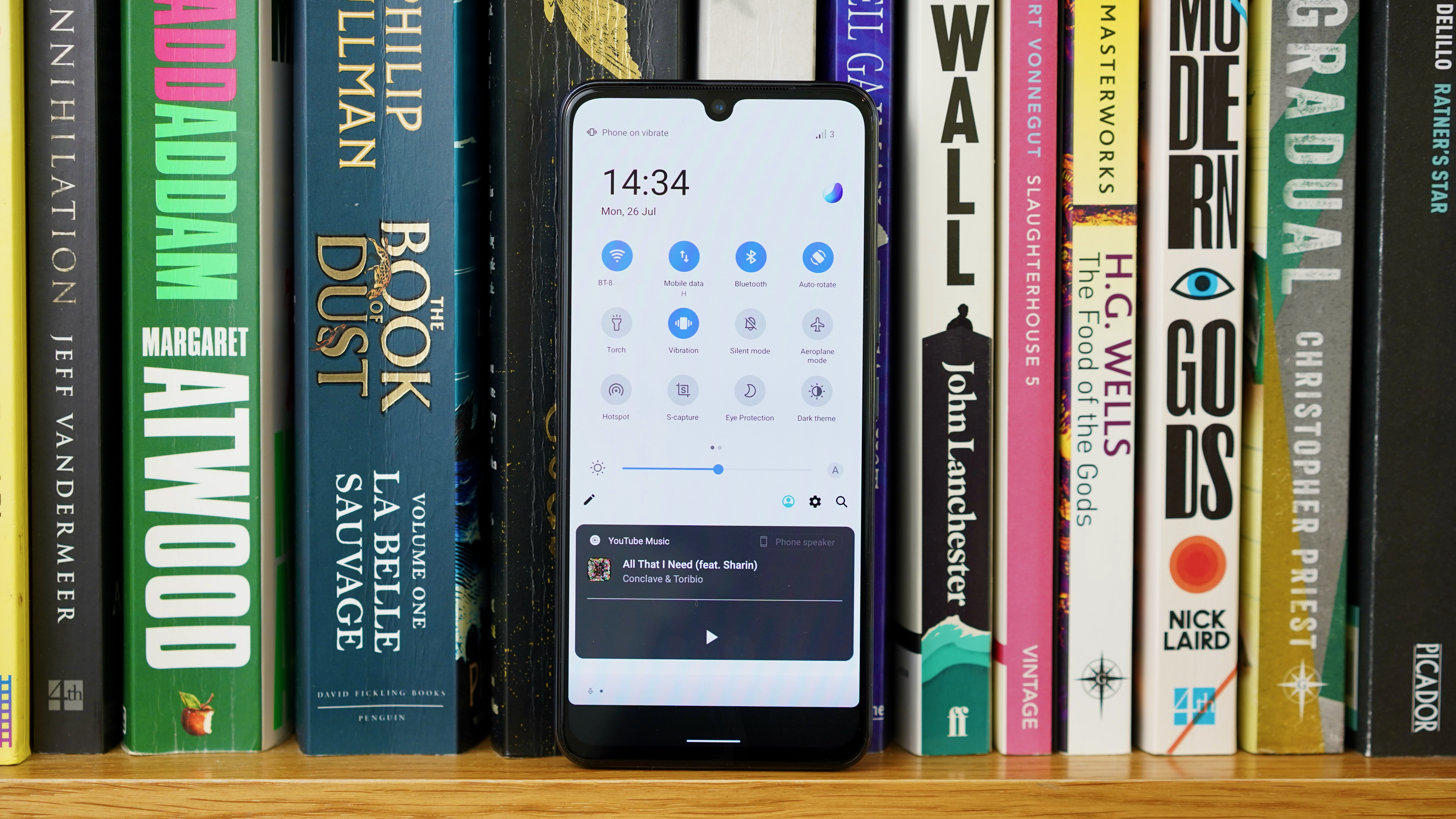 A photo of the quick settings screen on the Vivo V21 5G