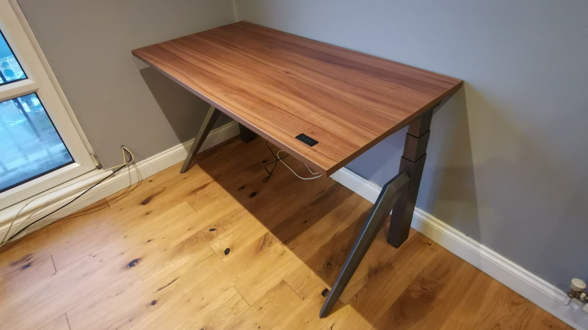 An image of the Friska Primo Designer standing desk taken from a side angle