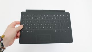 Apple patent shows off smart keyboard case, the perfect Office for iPad pal?