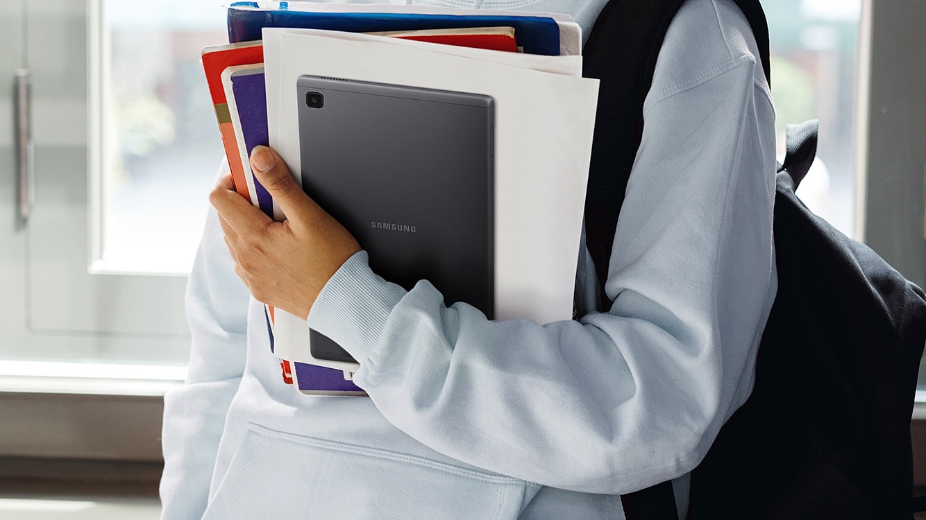 Person holding Samsung Galaxy Tab A7 Lite