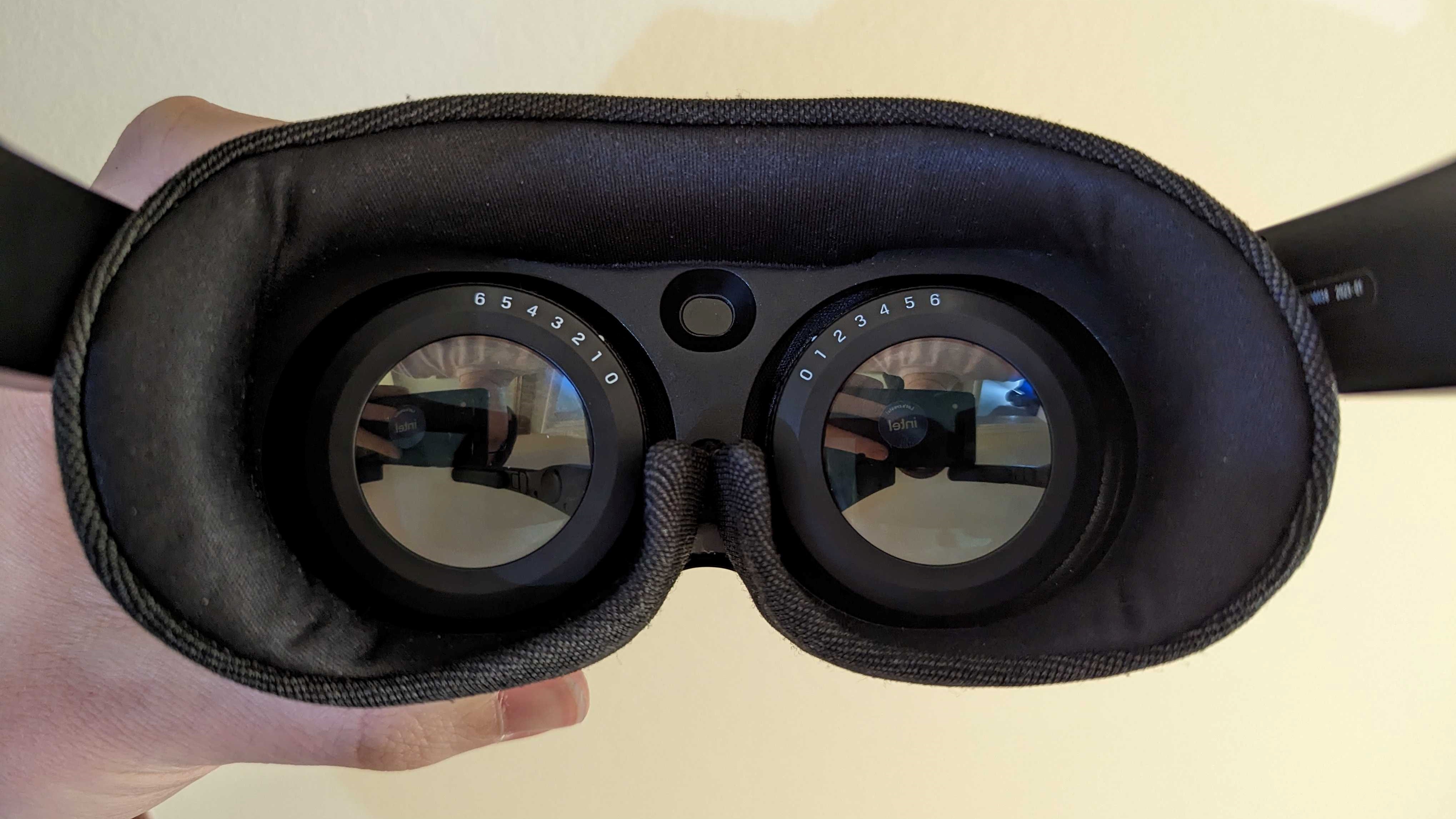 HTC Vive XR Elite's adjustable lenses