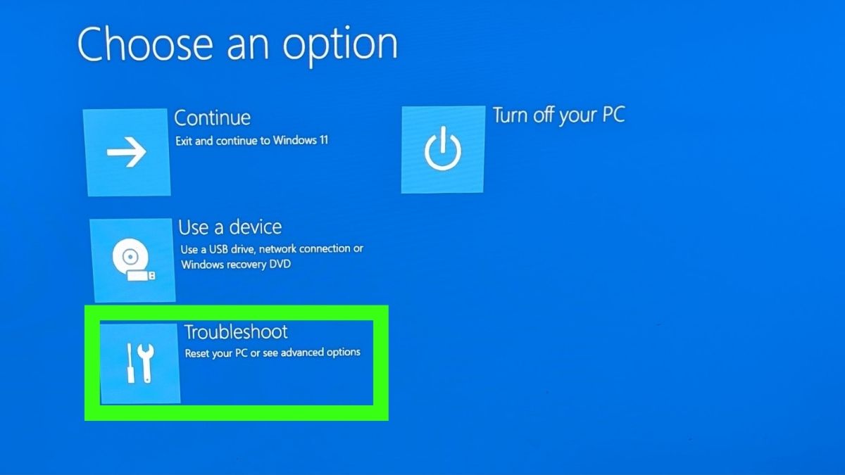 Screenshot showing how to check the CPU temperature in Windows - Boot menu