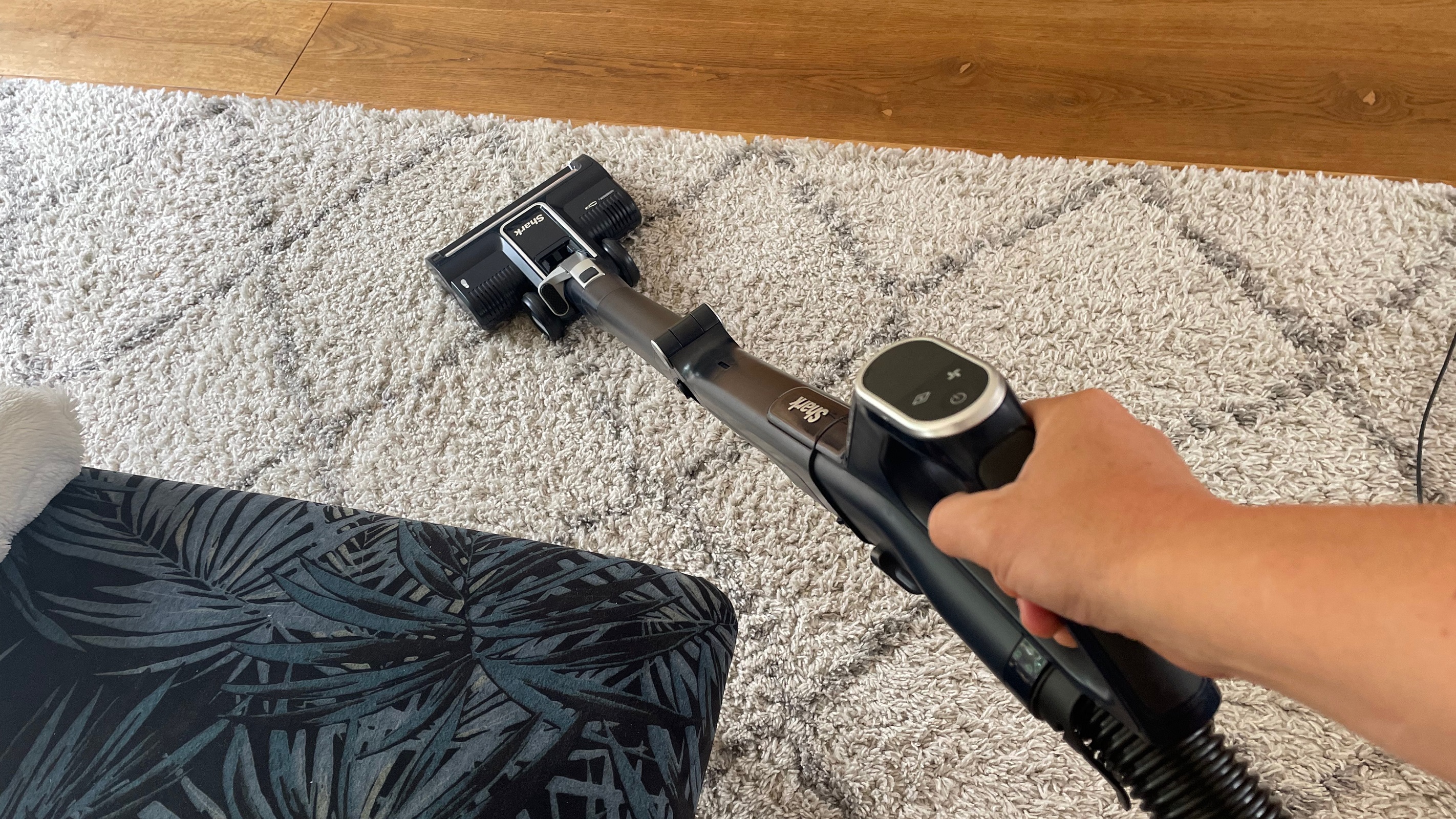 Using the Shark Bagless Barrel Vacuum CZ250 on a rug