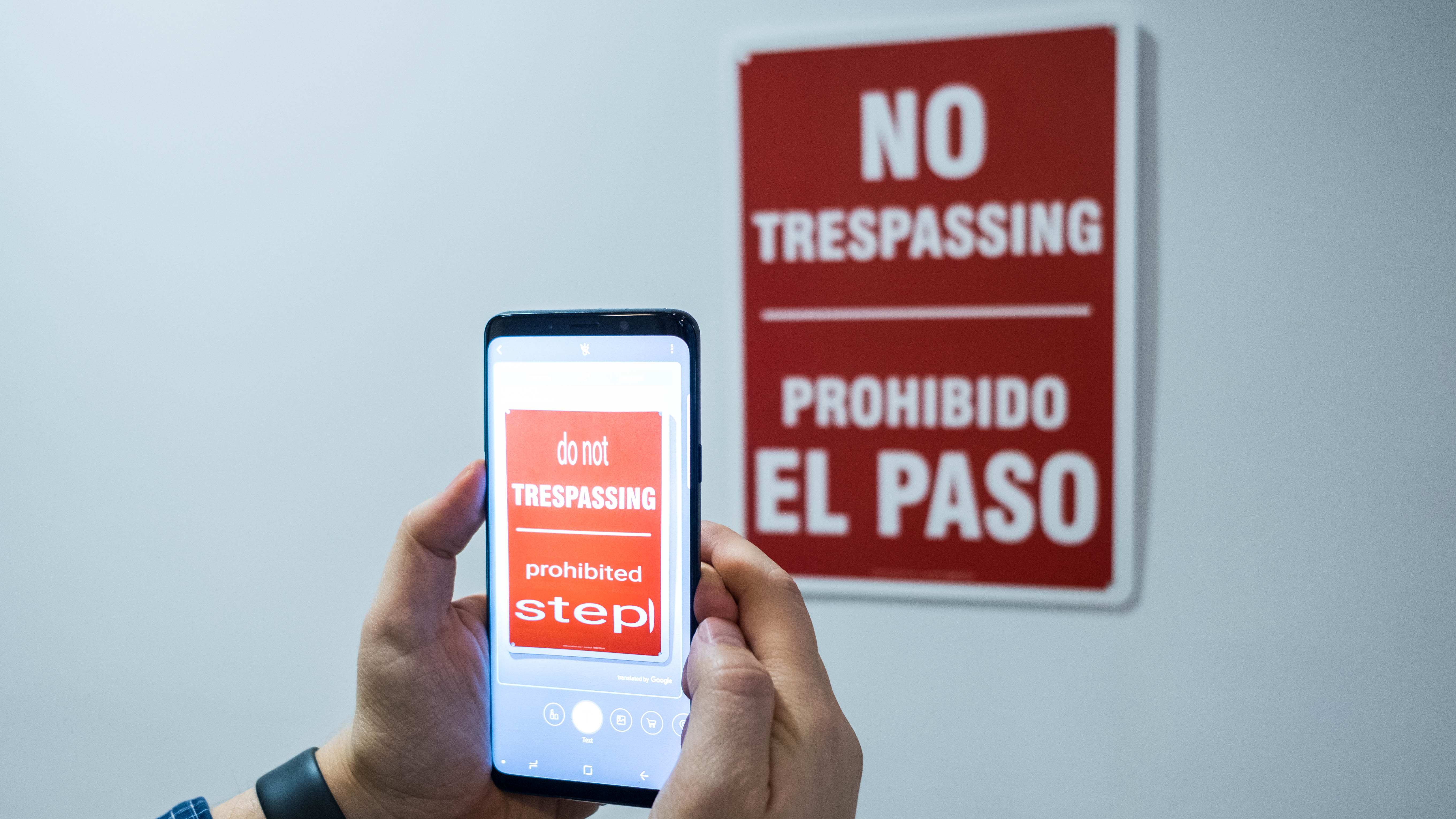 Bixby Vision's live translation works well on simpler text signs like this one, though it's not perfect.
