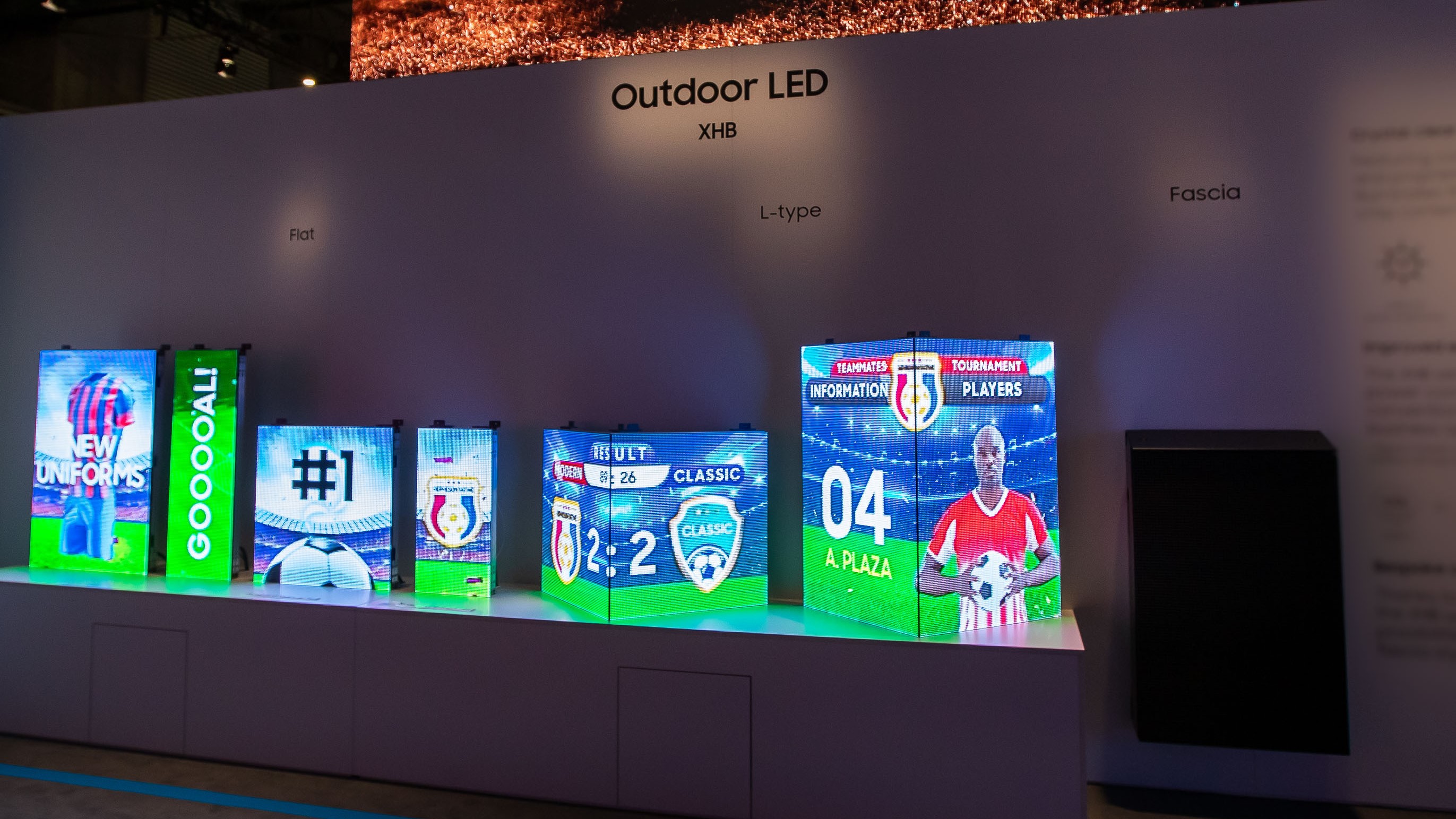 At ISE, viewers at Samsung&amp;rsquo;s booth explored the XHB series display&amp;rsquo;s different form factors, enabling flexible design and installation.