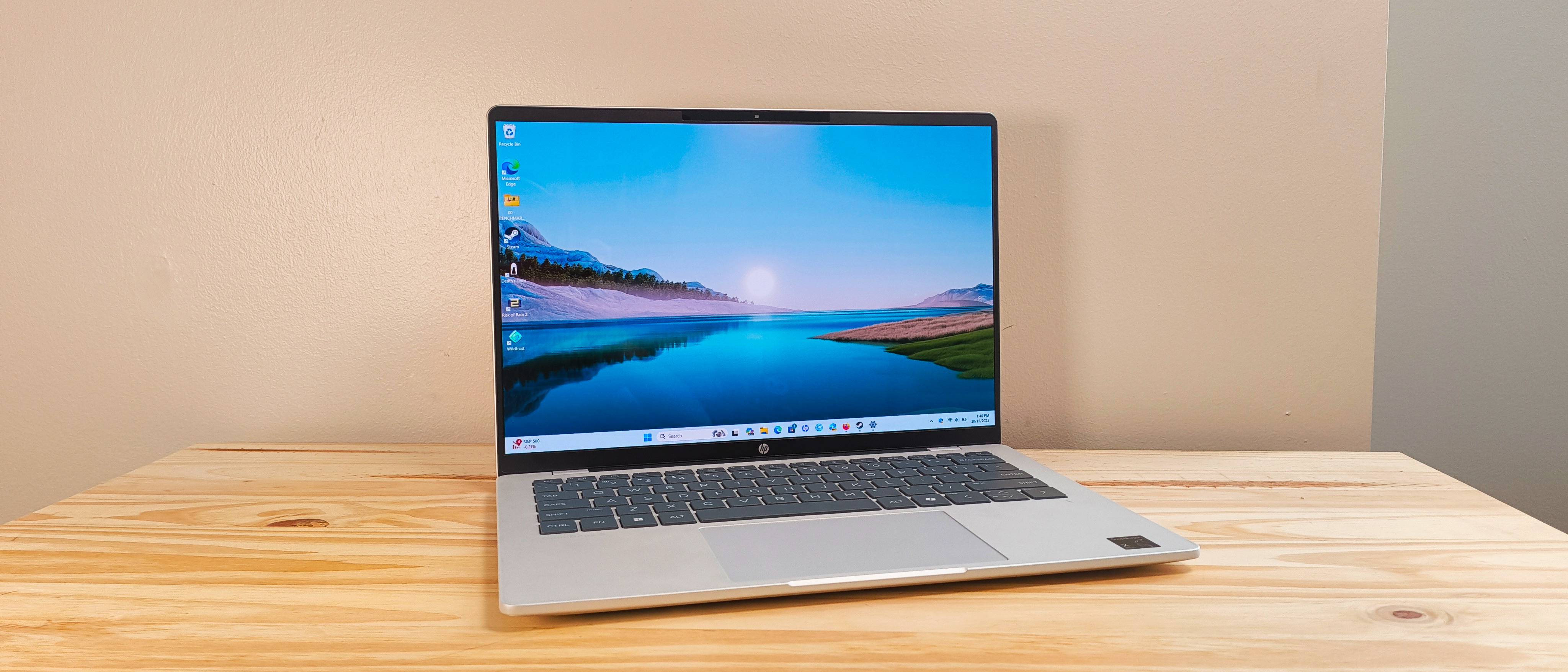 An HP OmniBook 5 14 Inch Next Gen AI PC on a desk
