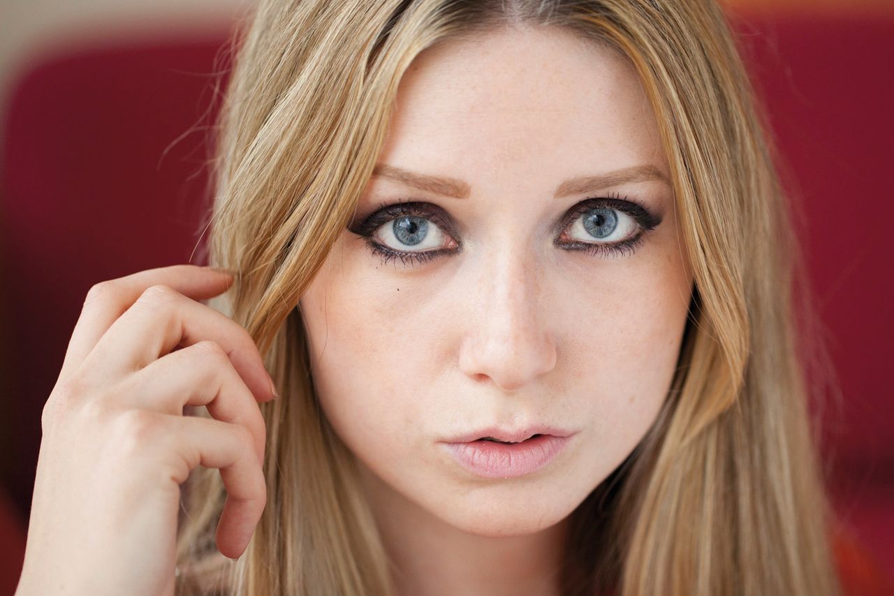 White side: The white side of a reflector gives the most natural-looking results when shooting portraits