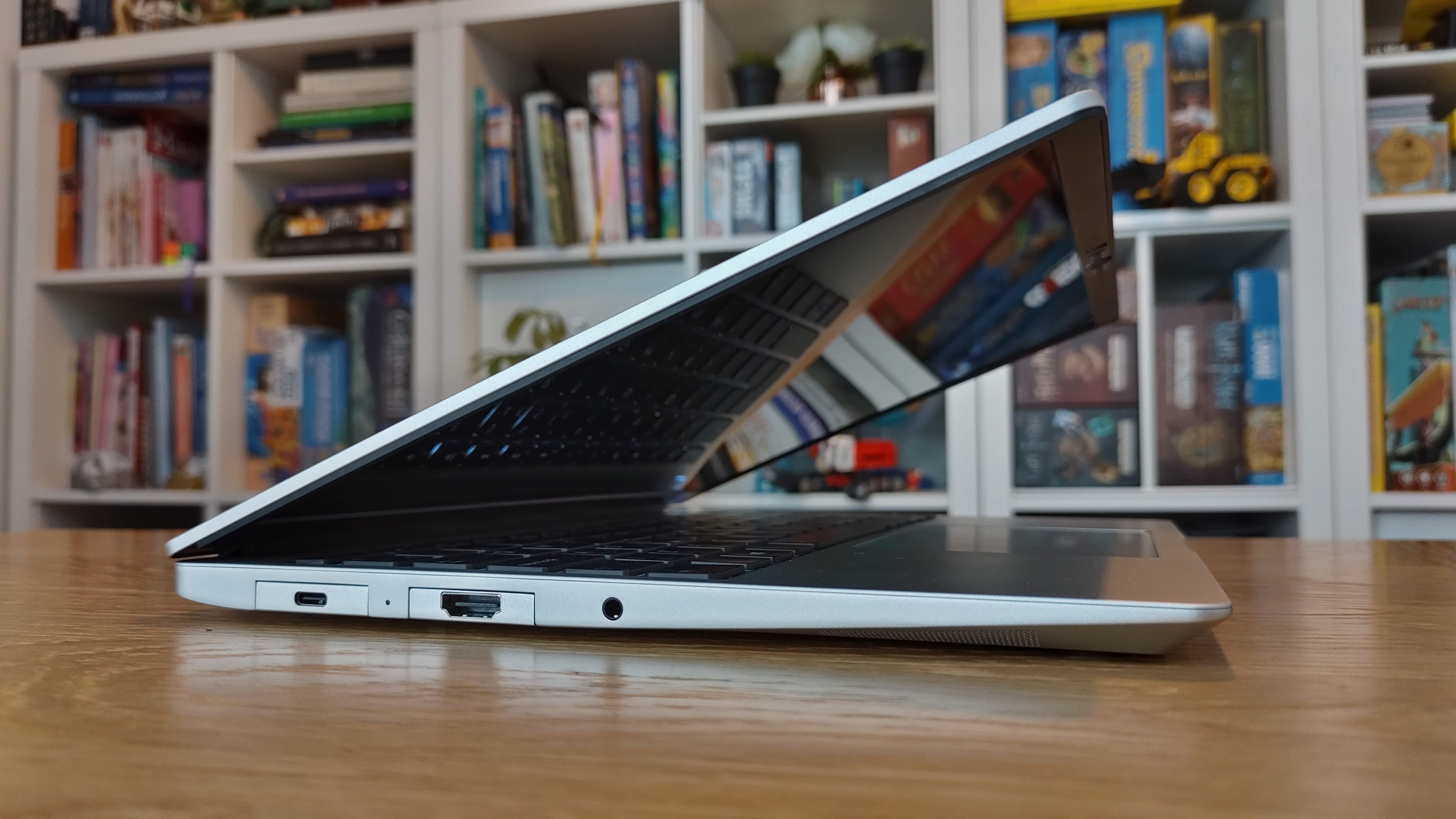 Framework Laptop DIY Edition on a wood desk