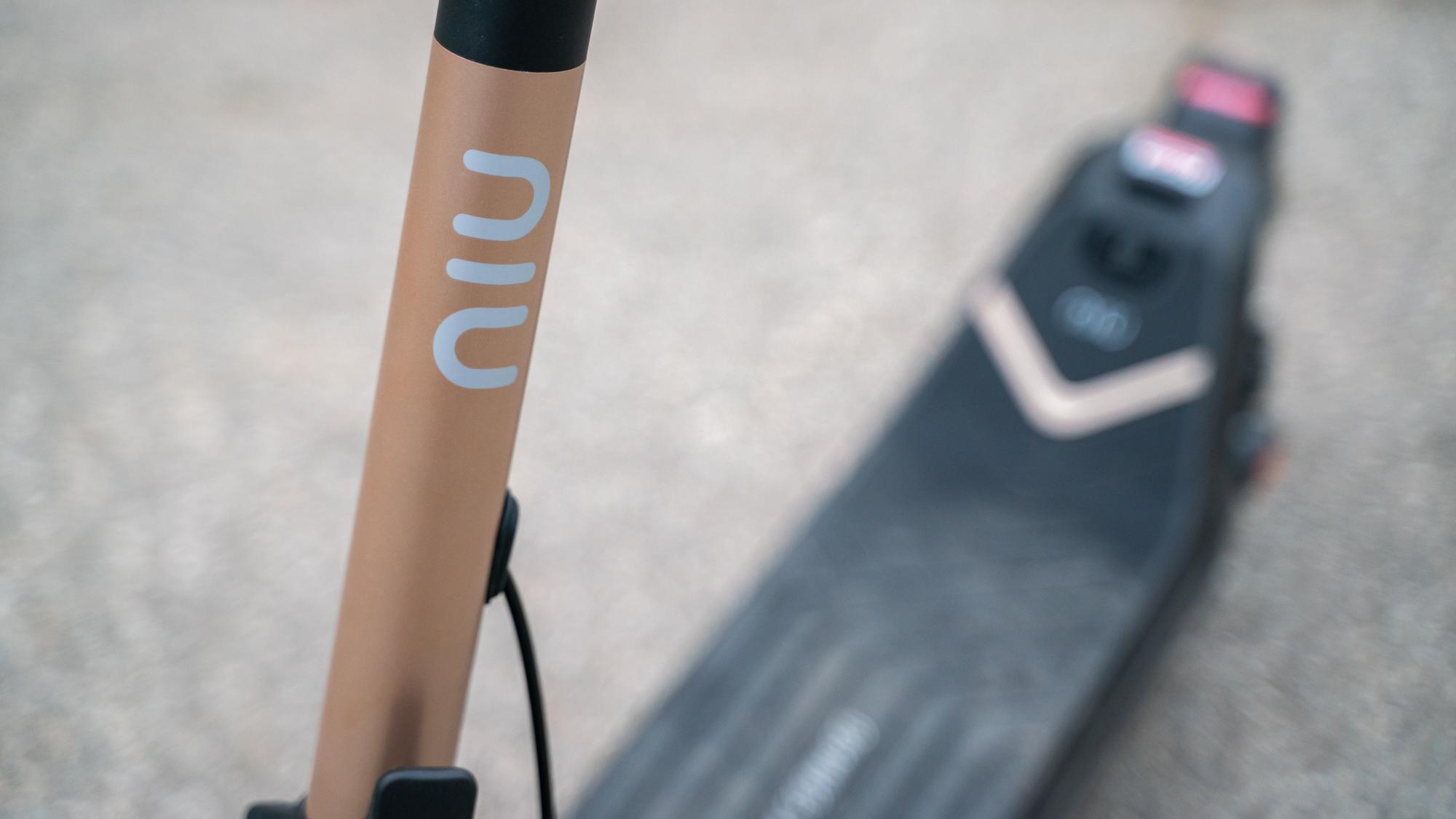 NIU KQi3 Pro outdoors