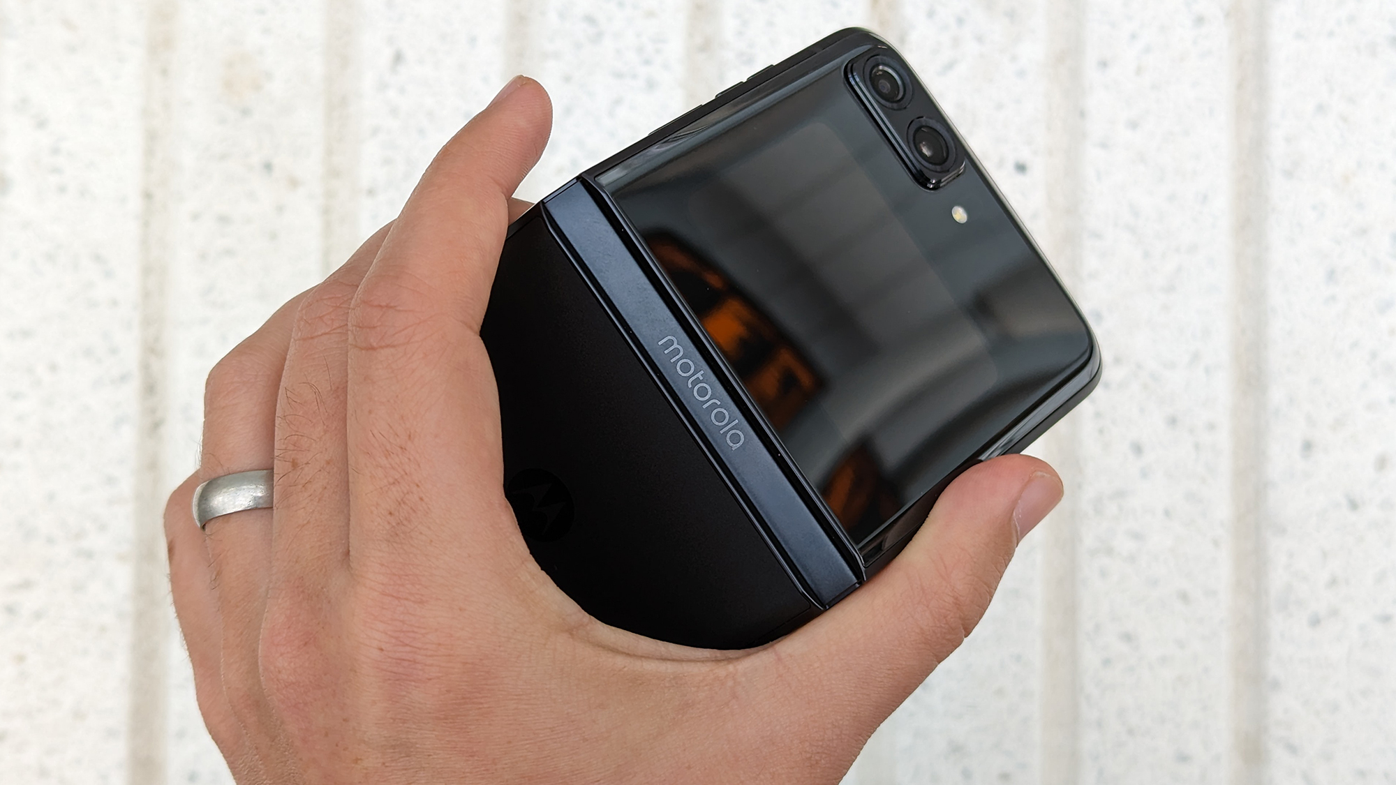 Motorola Razr 2022 review hinge
