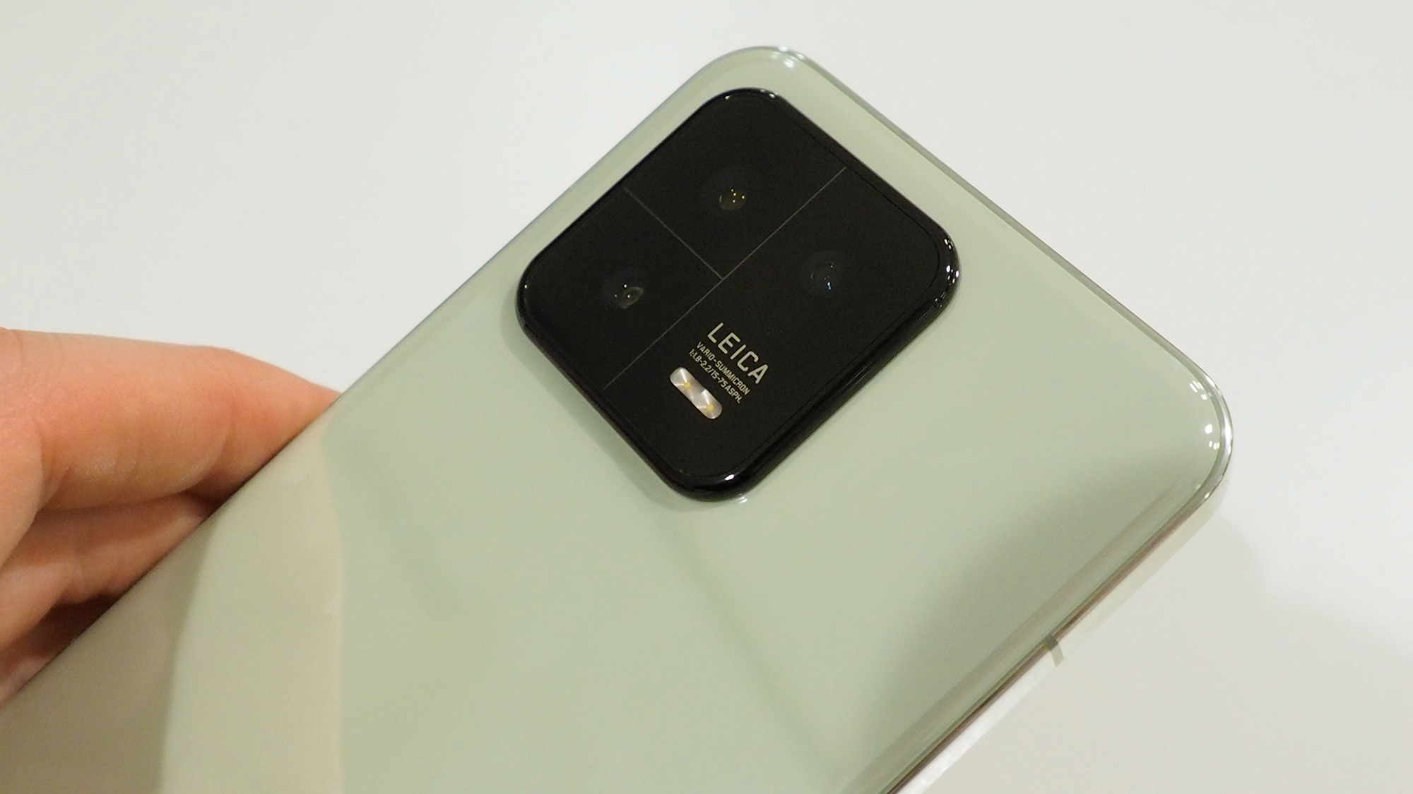 Xiaomi 13 review camera closeup