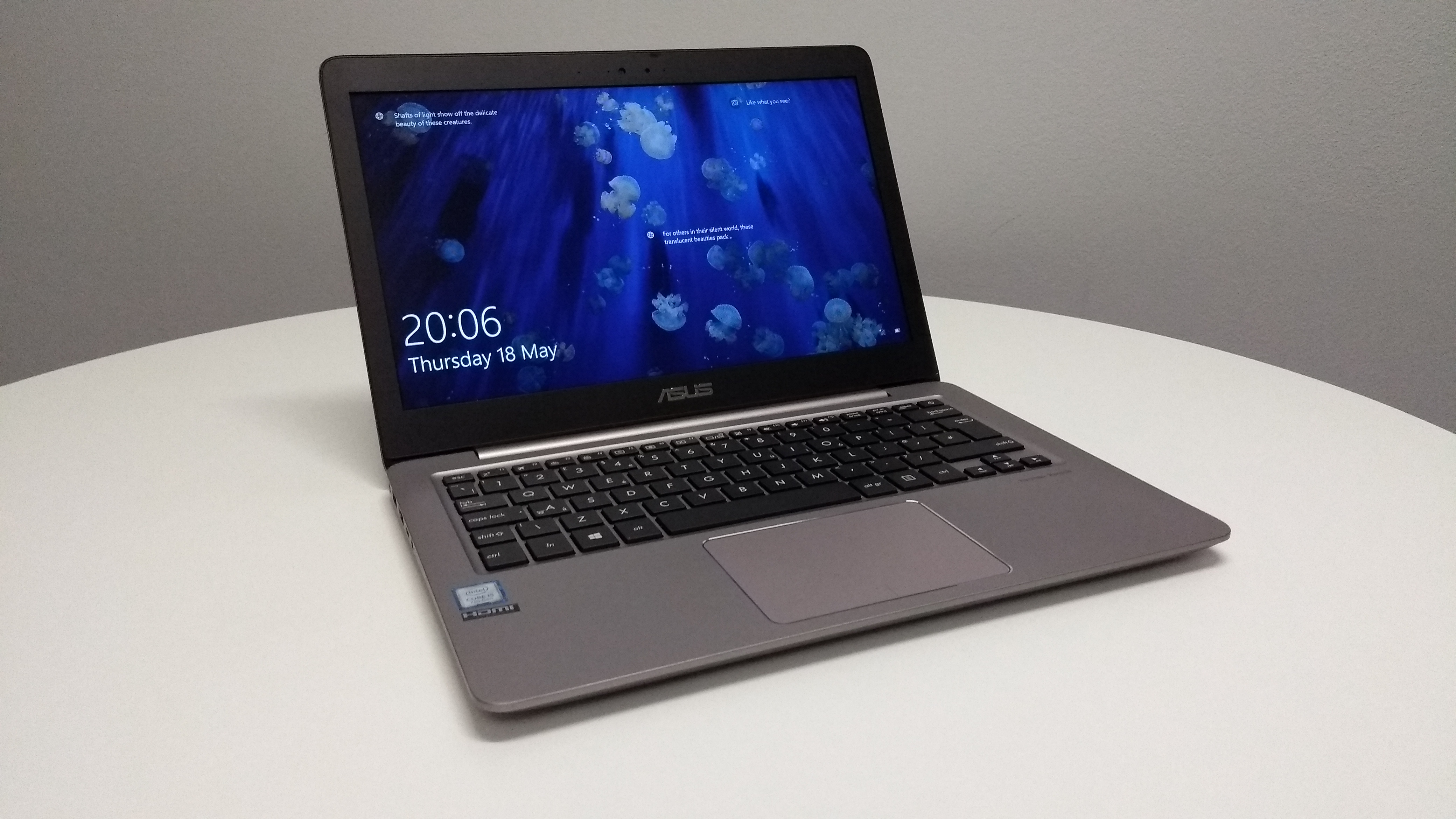 Asus Zenbook UX310UA