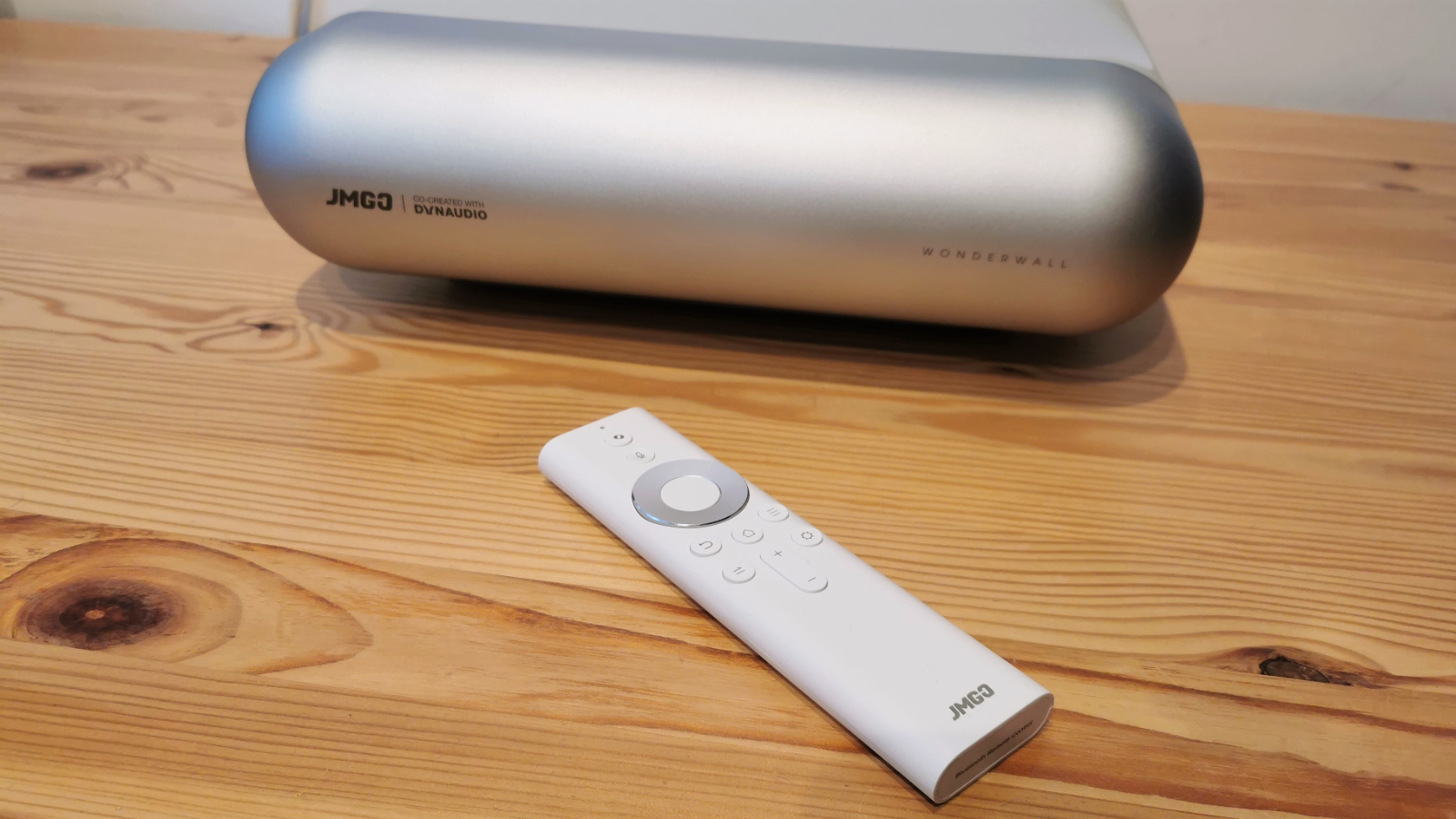 JMGO O1 Ultra-short throw Projector