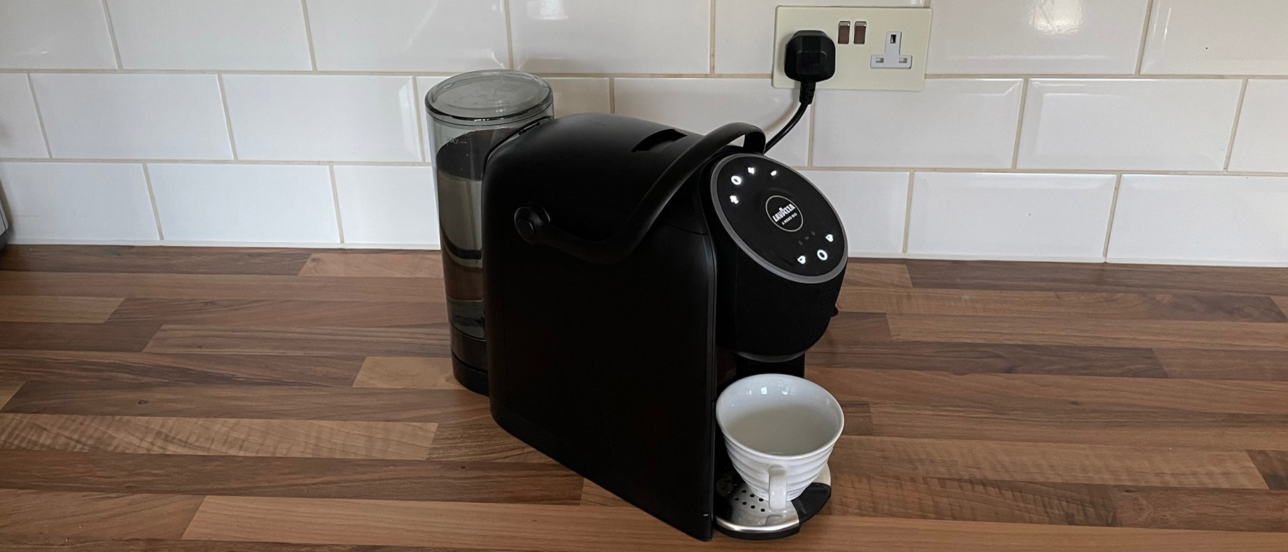 The side view of the Lavazza A Modo Mio Voicy 