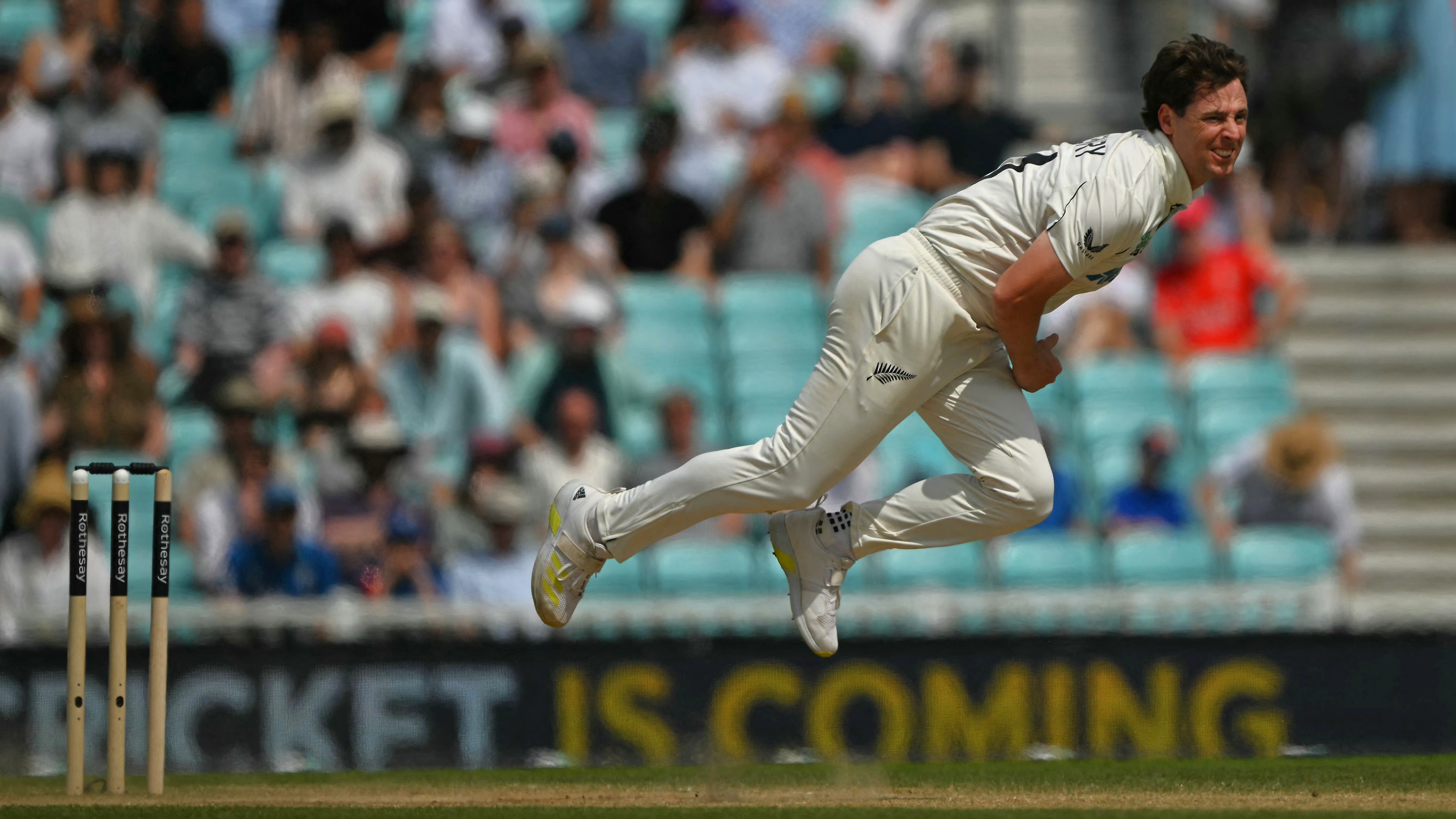Matt Henry bowling