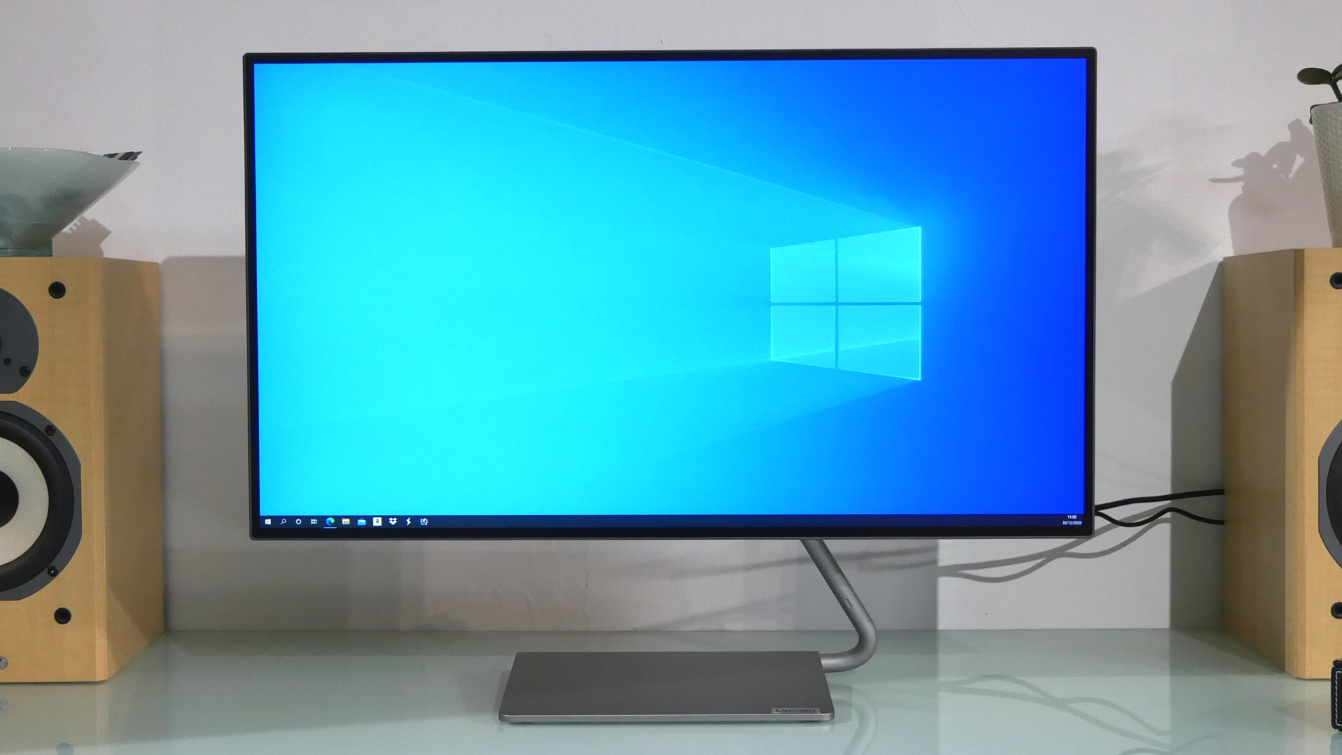 Lenovo Q27H-10 7