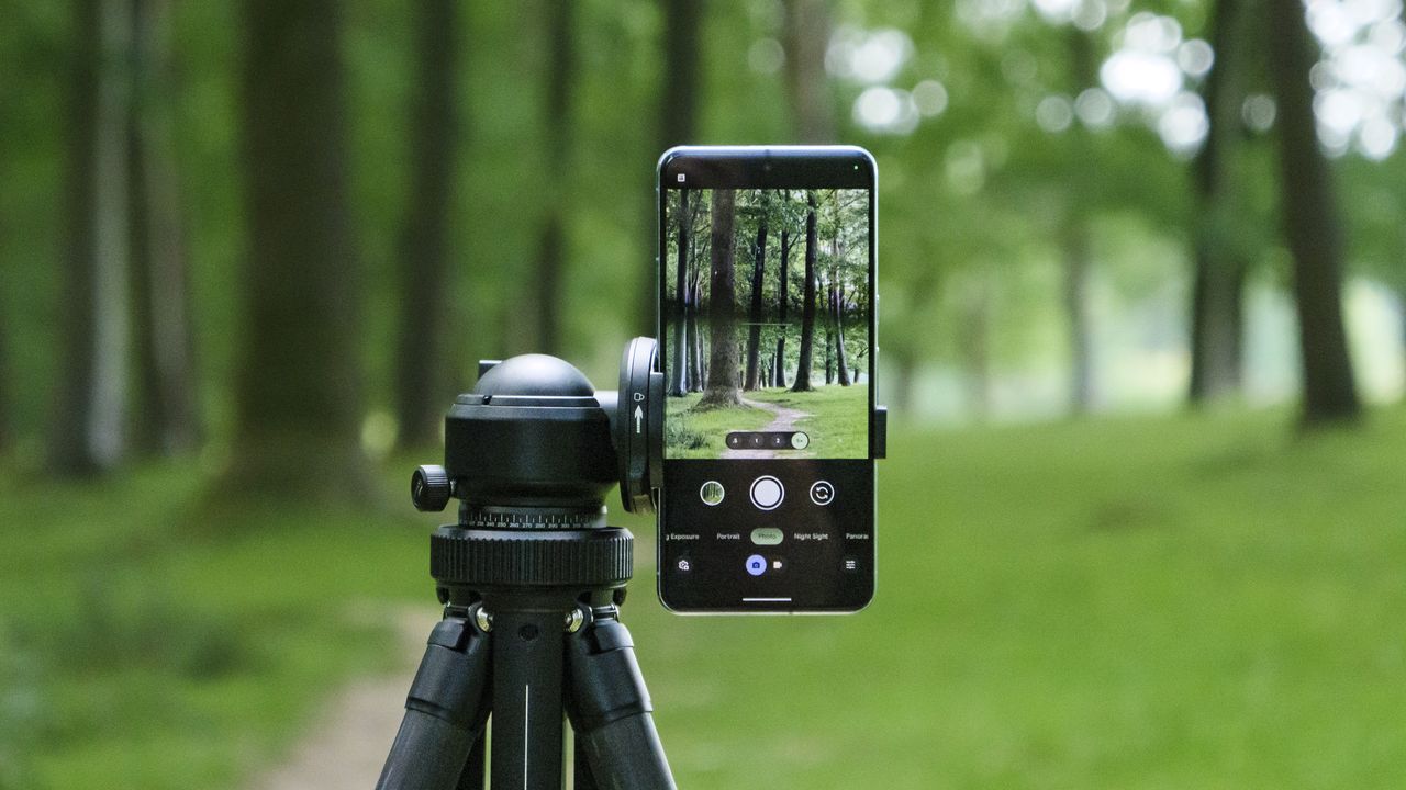 Heipi 3-in-1 Travel Tripod W28S with phone attached