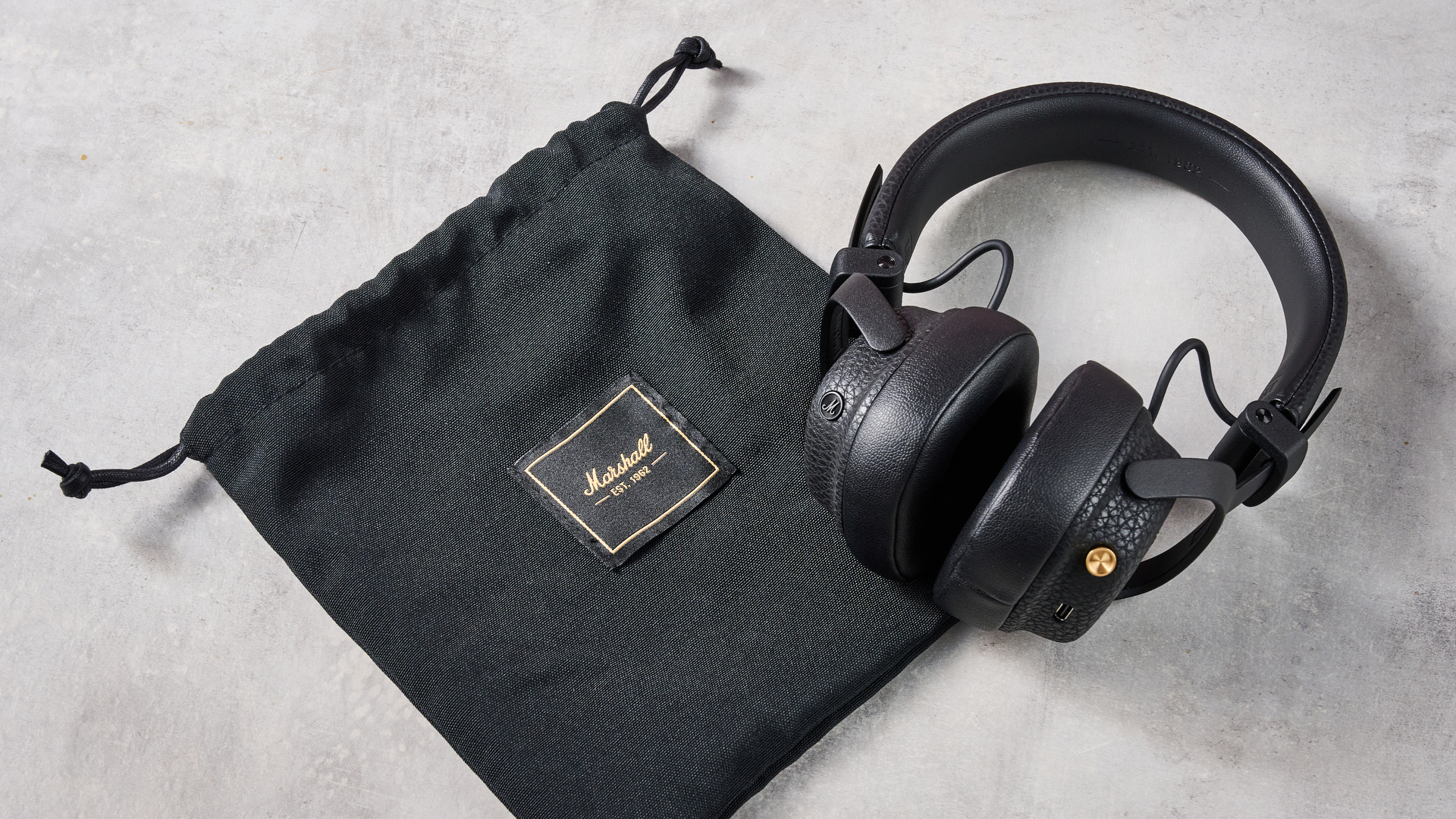 Marshall Milton ANC with carry bag