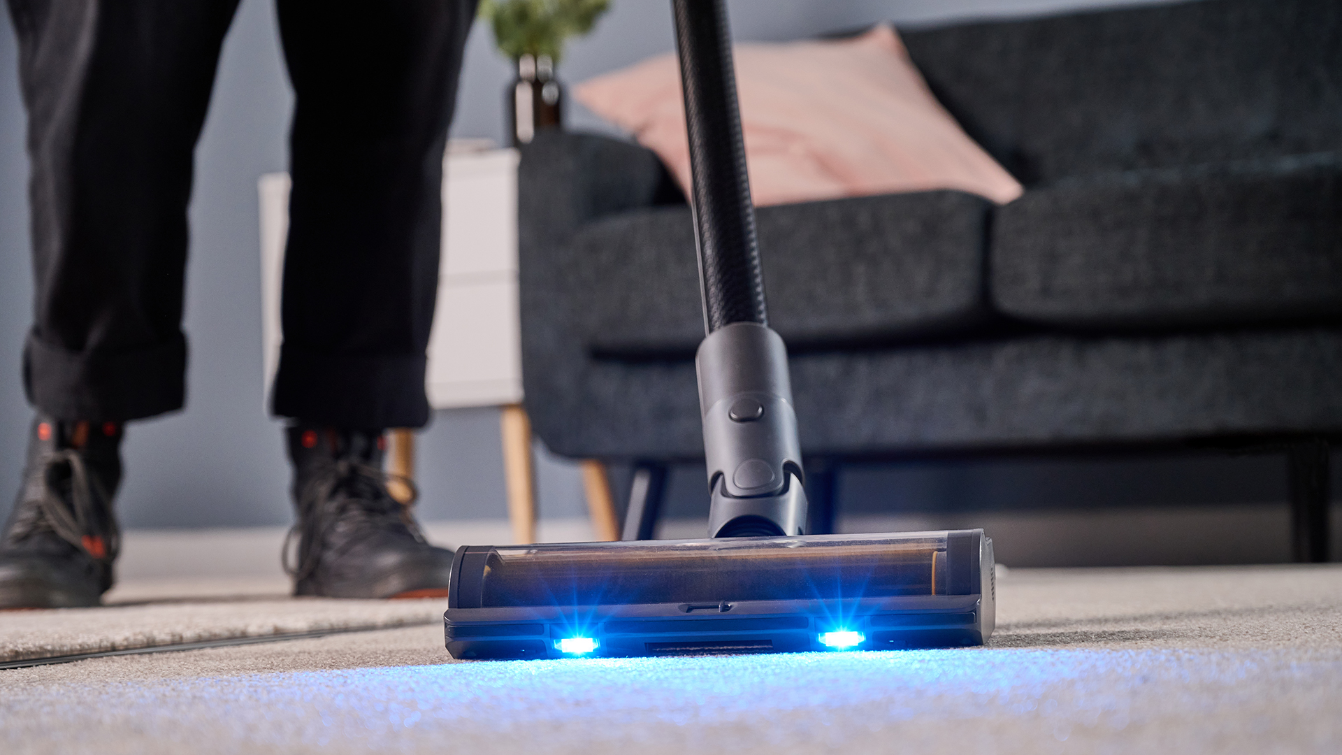Dreame R20 vacuum floorhead with headlamps lit up