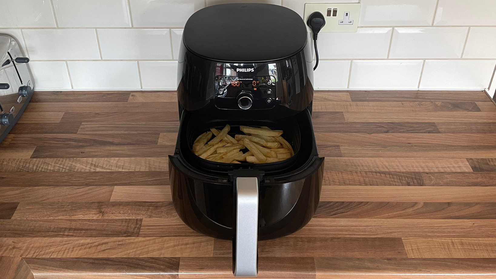 Philips Airfryer XXL HD9650/99 open with fries that have just been cooked in it