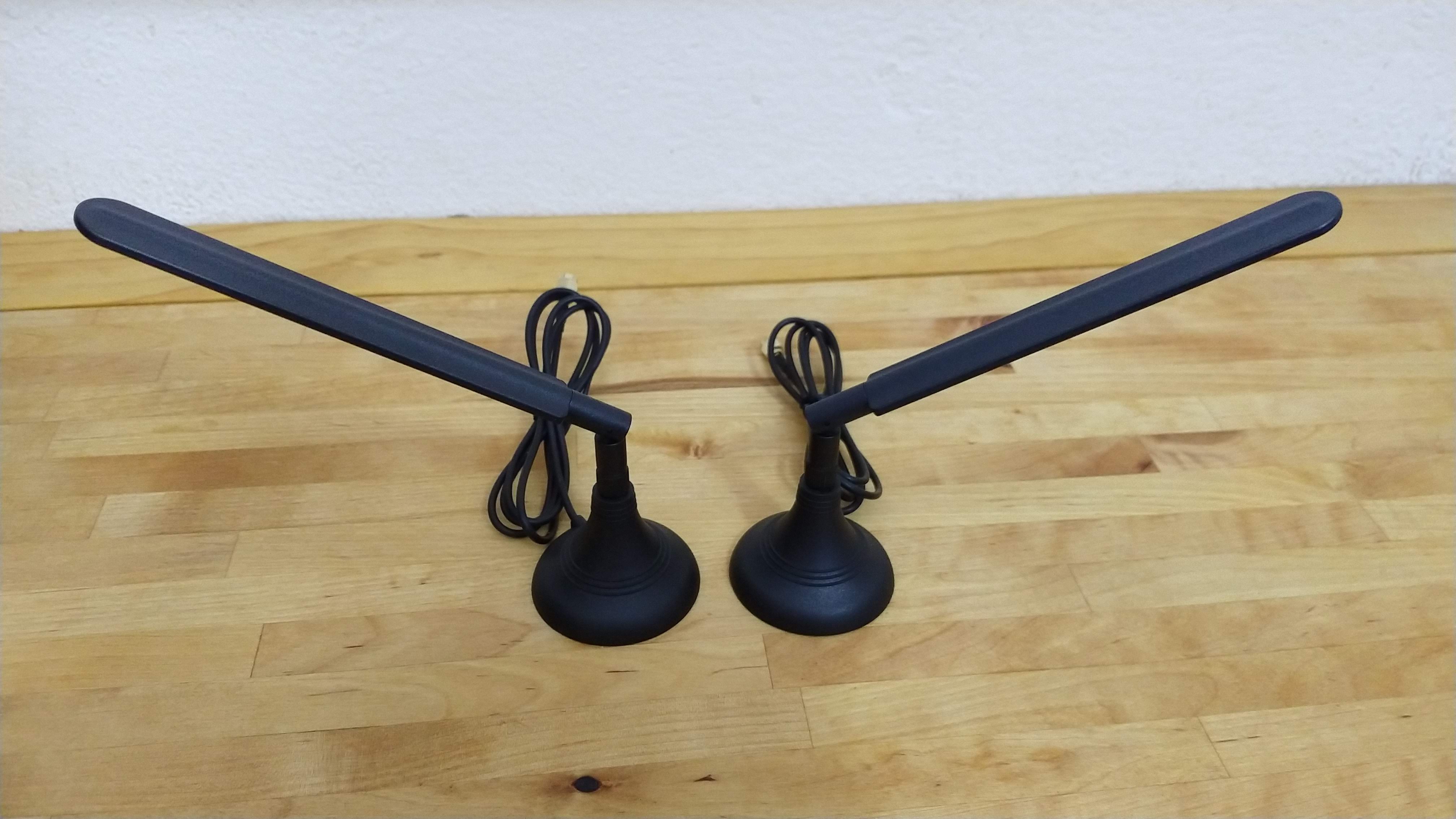 Dual 4G antennas with magnetic bases and 1m cables make it easy to get the best reception possible for your location.