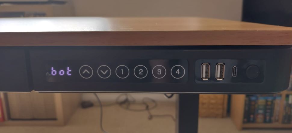Close up of the control box on the Elevate 120