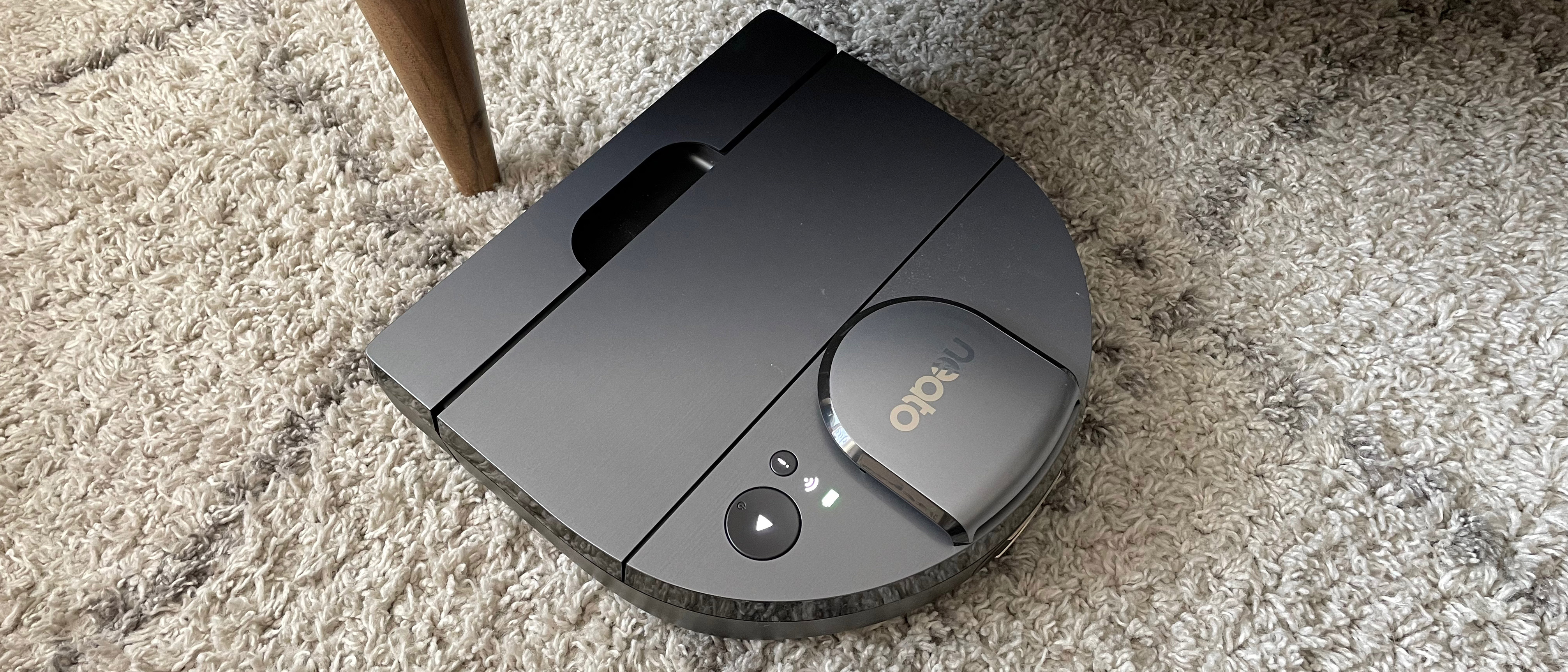 The Neato D10 on carpet