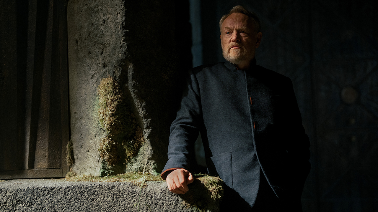 Hari Seldon leaning on a wall in Foundation season 3