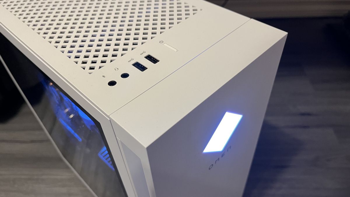 HP Omen 25L on the floor