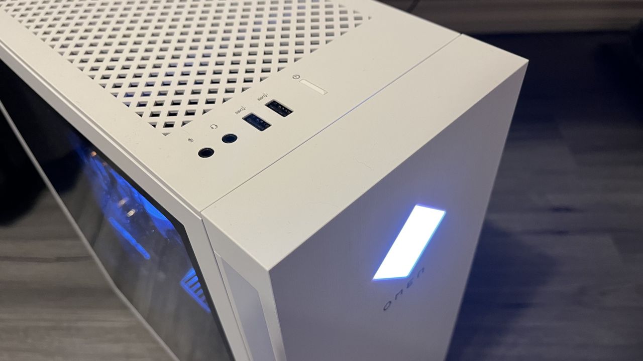 HP Omen 25L on the floor