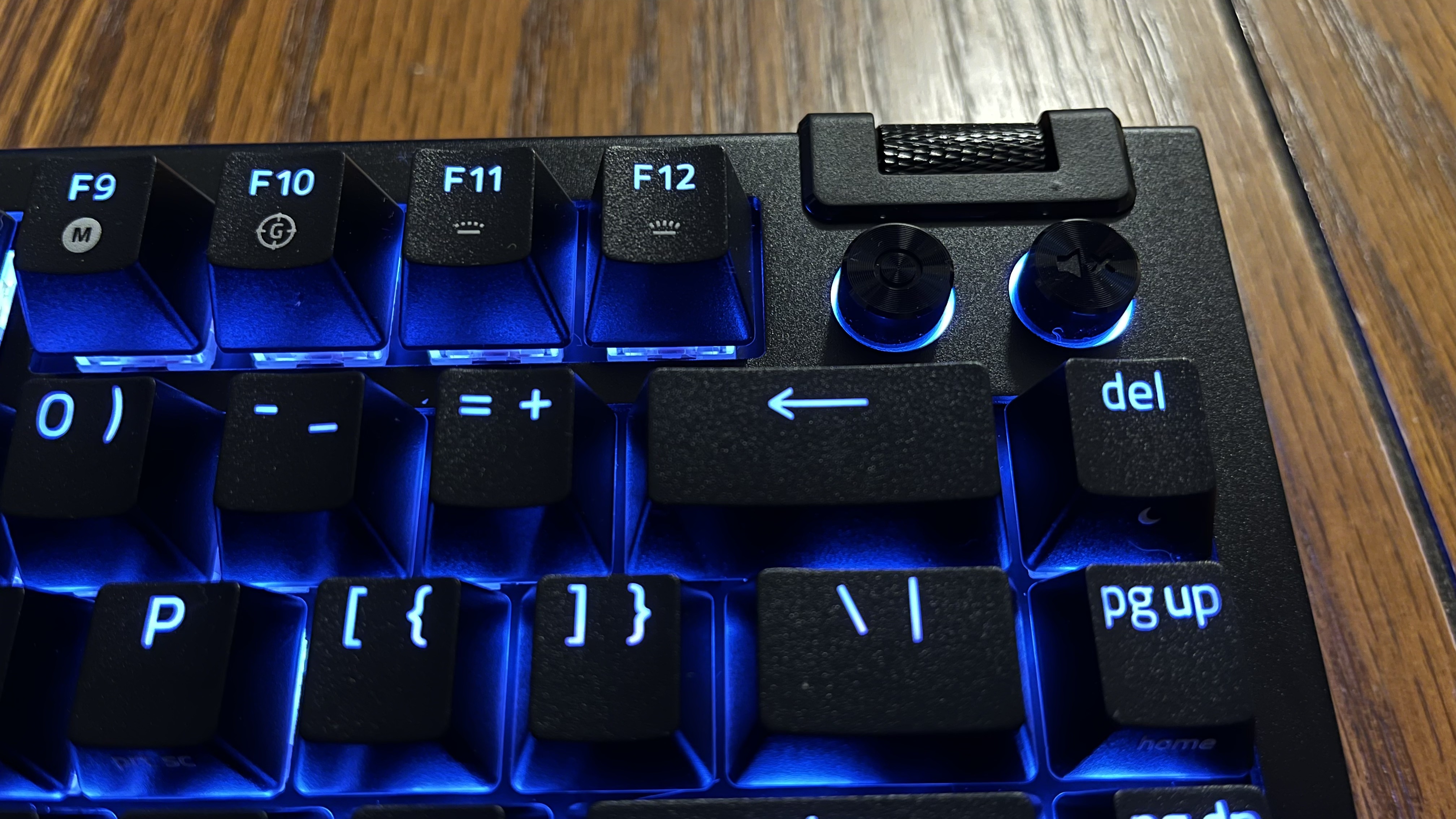 Razer BlackWidow V4 75% on a table
