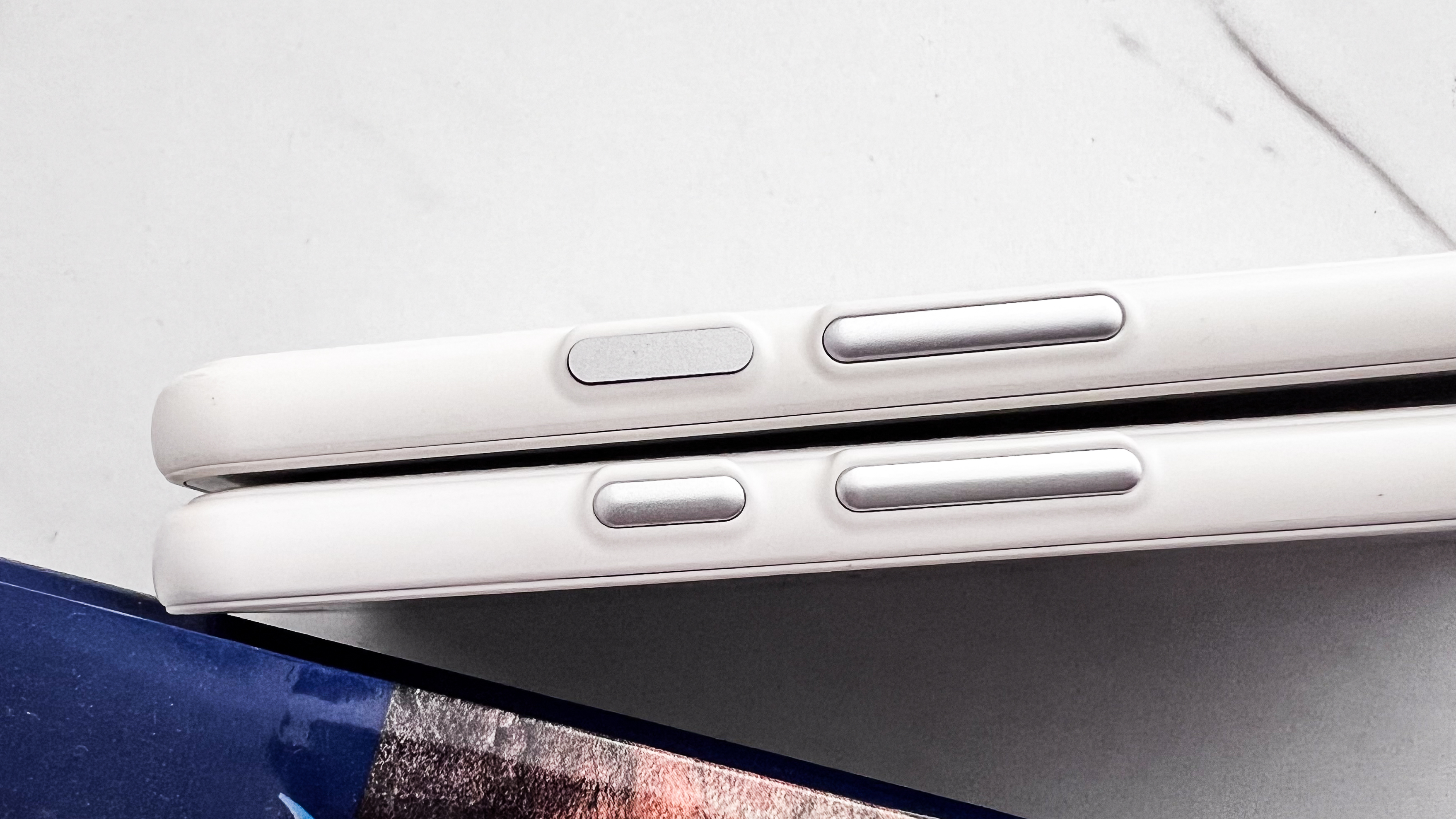 The power and volume buttons on the side of the Onyx Boox Palma and Palma 2