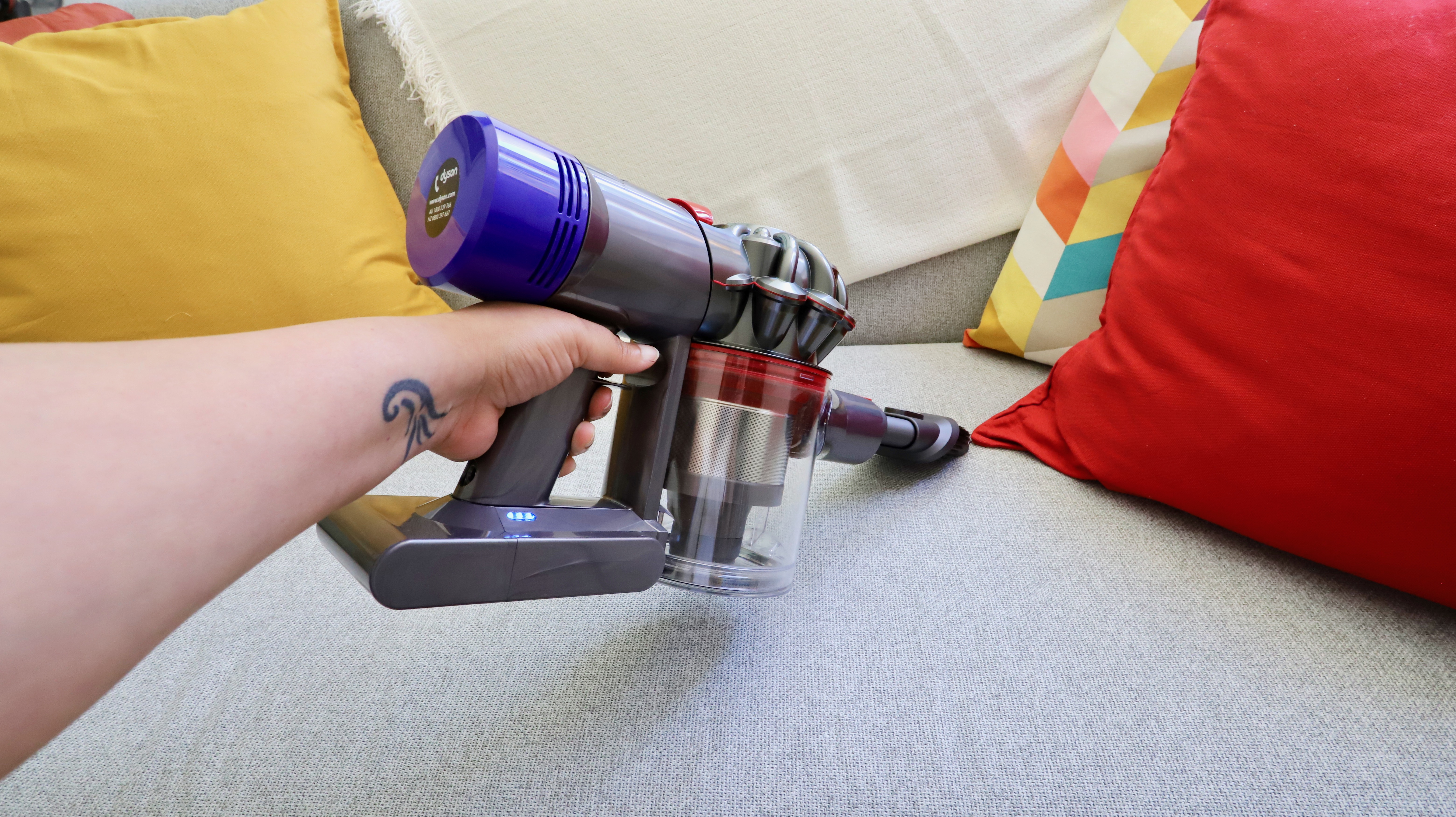 Dyson V8