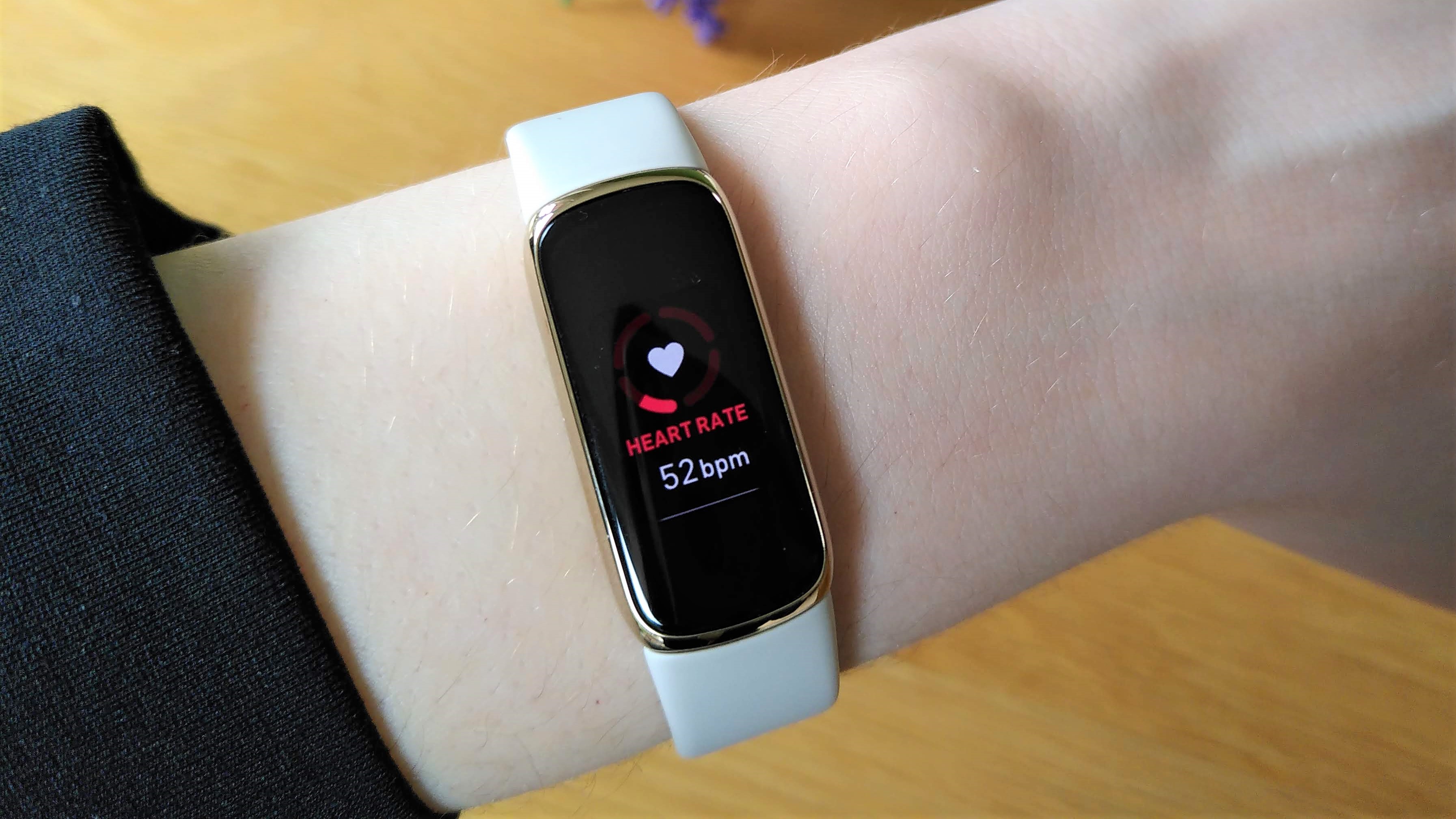 Fitbit Luxe measuring heart rate at 52bpm