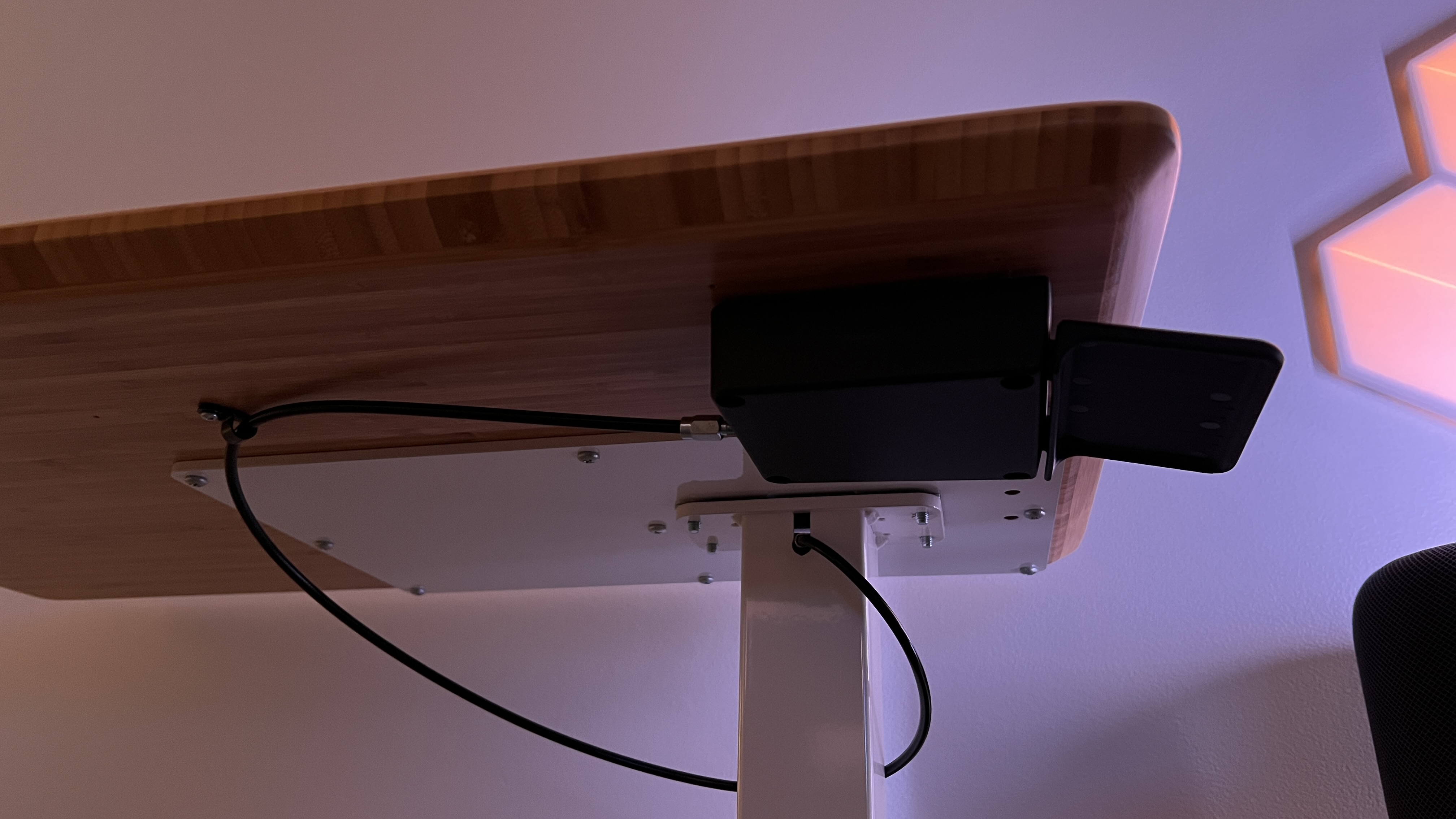 Humanscale Float Mini + NeatCharge