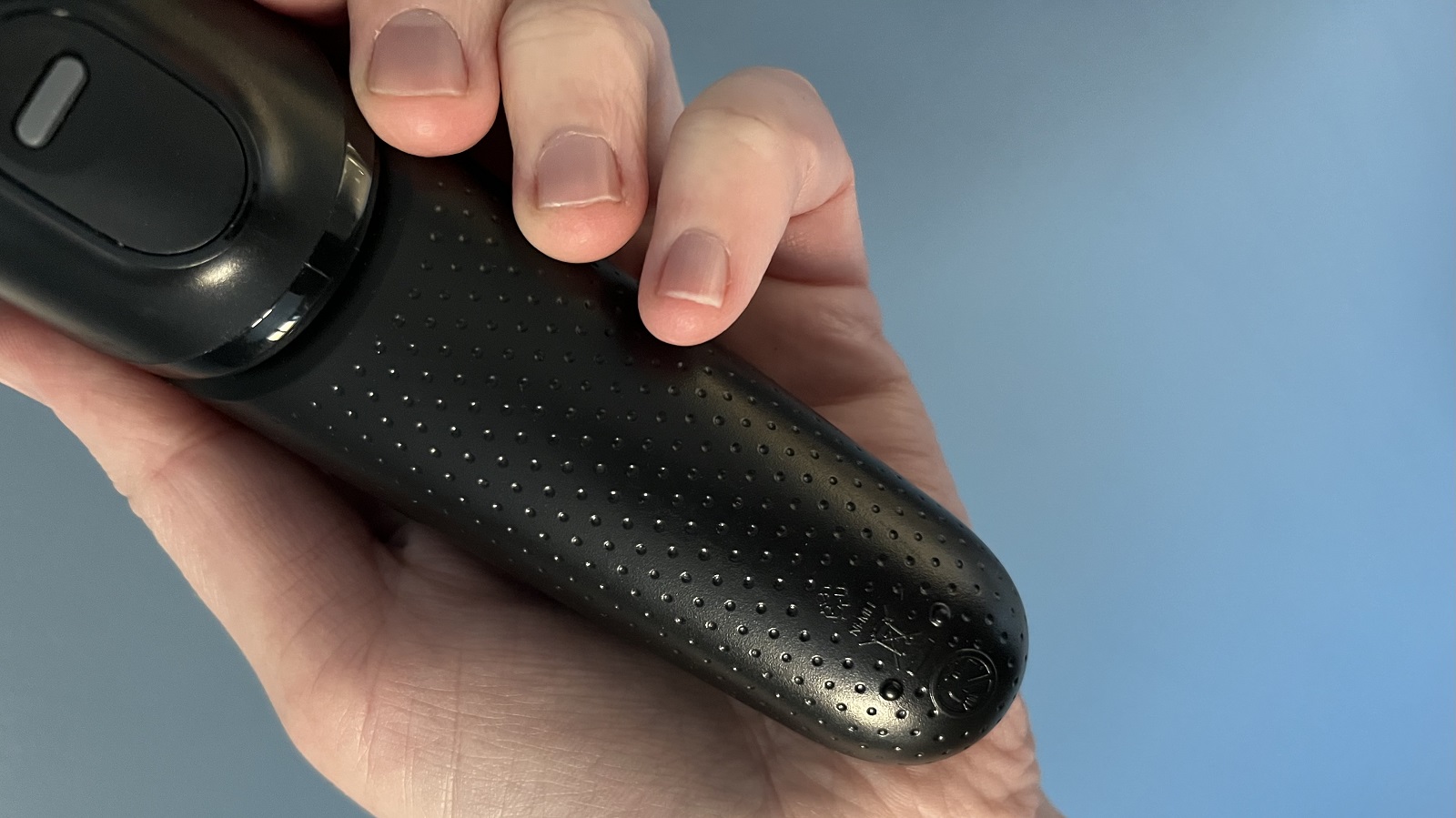 close up of the grip on gillette beard trimmer2