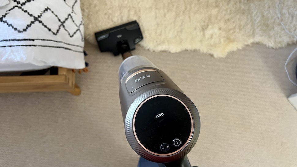 AEG Ultimate 8000 on rug and carpet