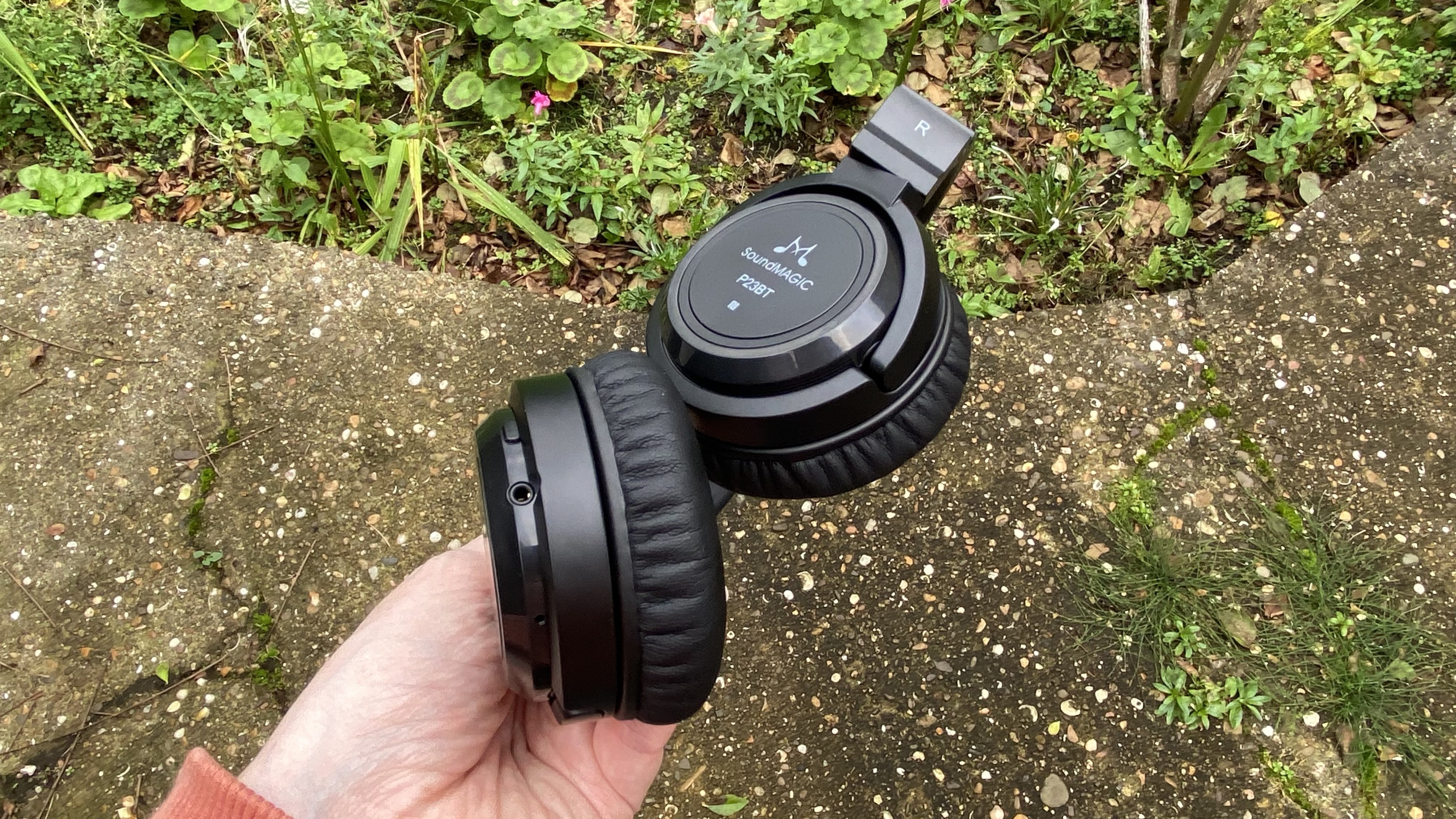 the soudnmagic p23bt headphones