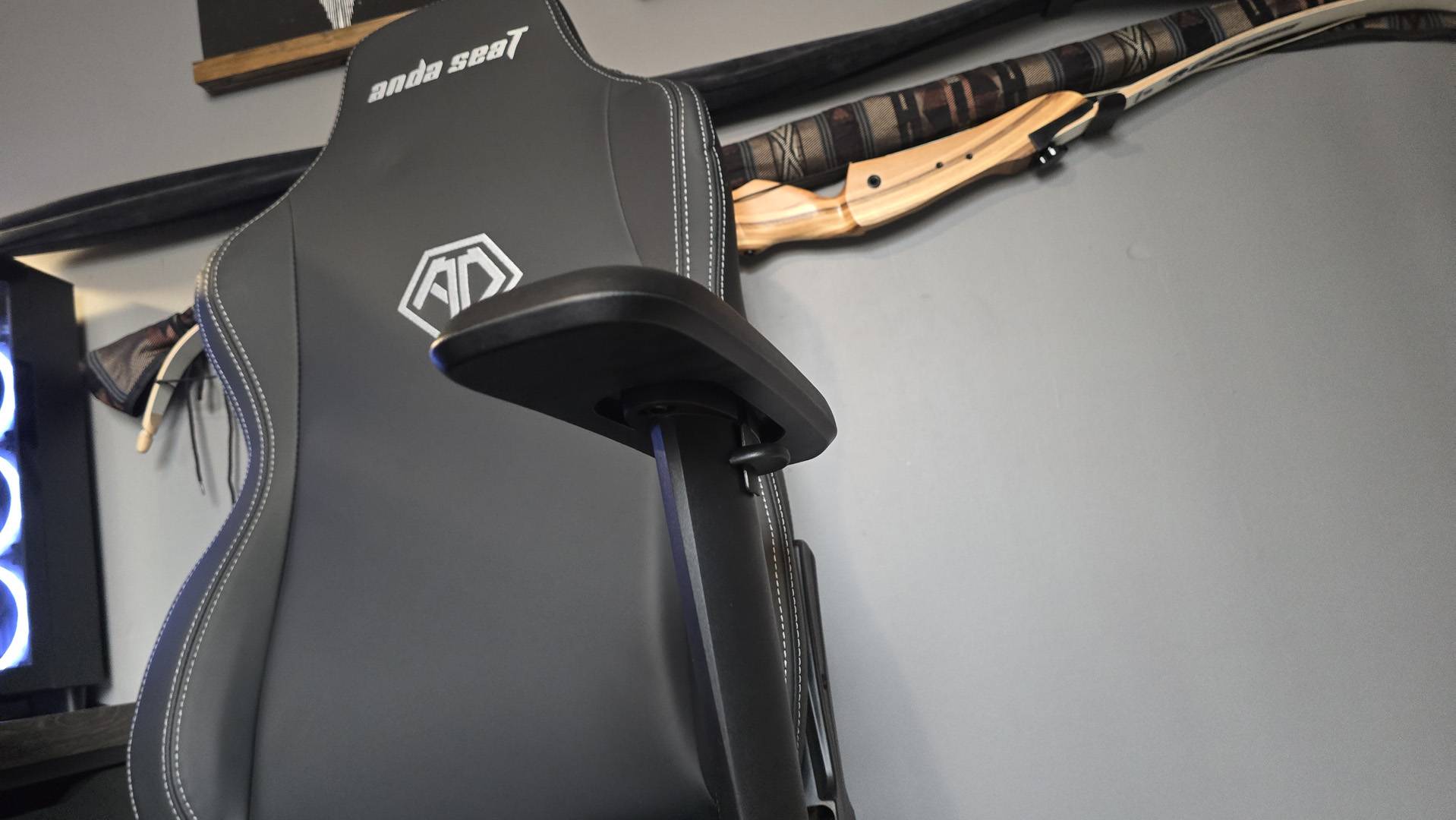 A close up of the AndaSeat Novis.