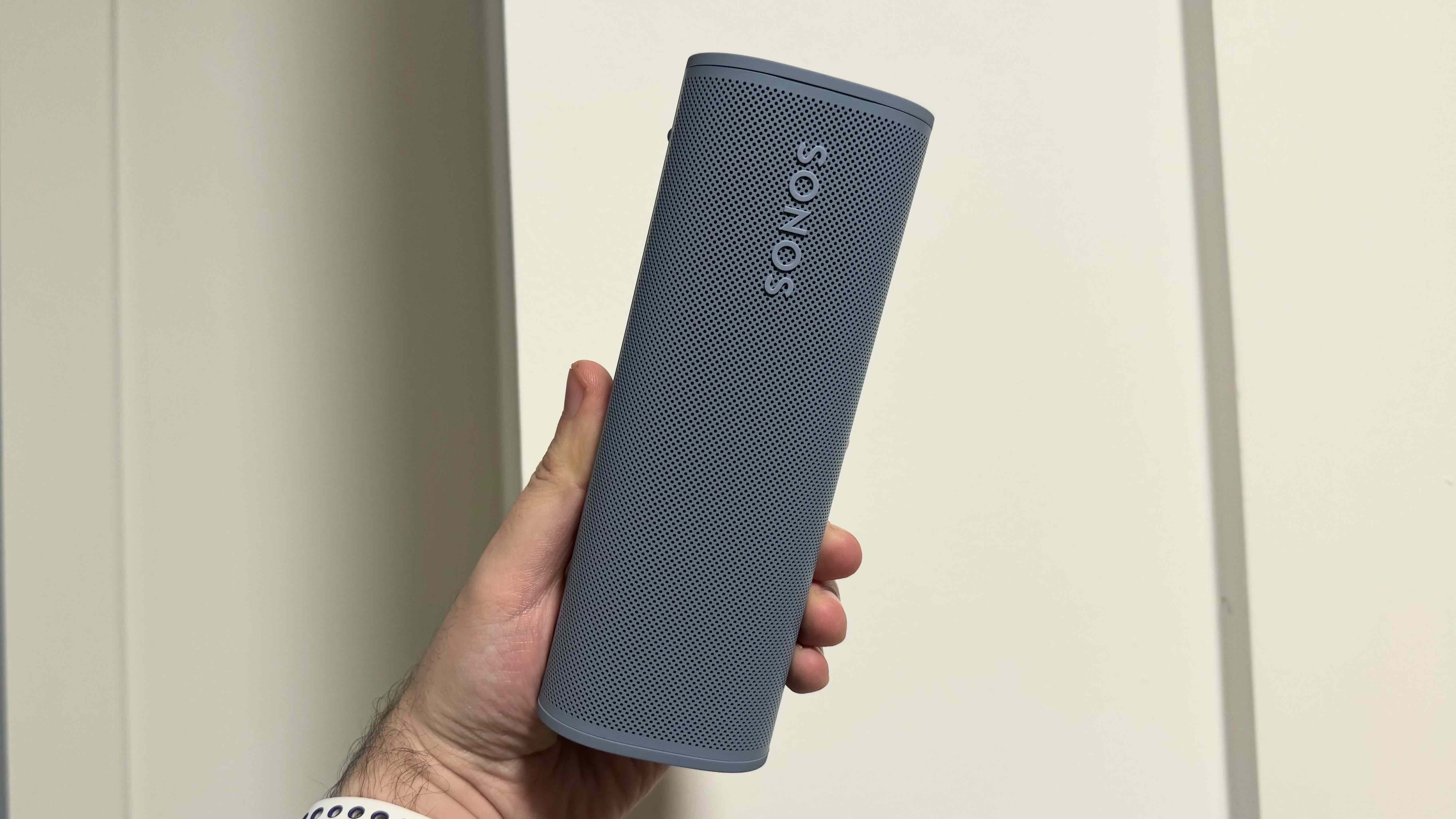 Sonos Roam 2 in Wave.